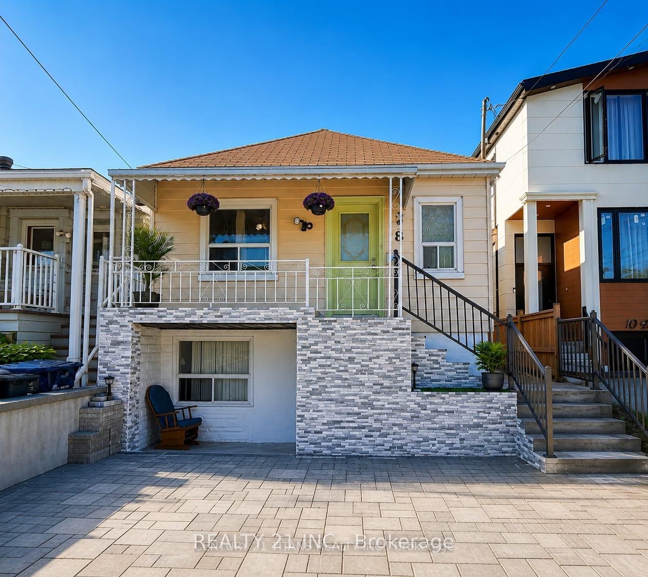 8 Mack Avenue, Toronto, On M1l 1l9