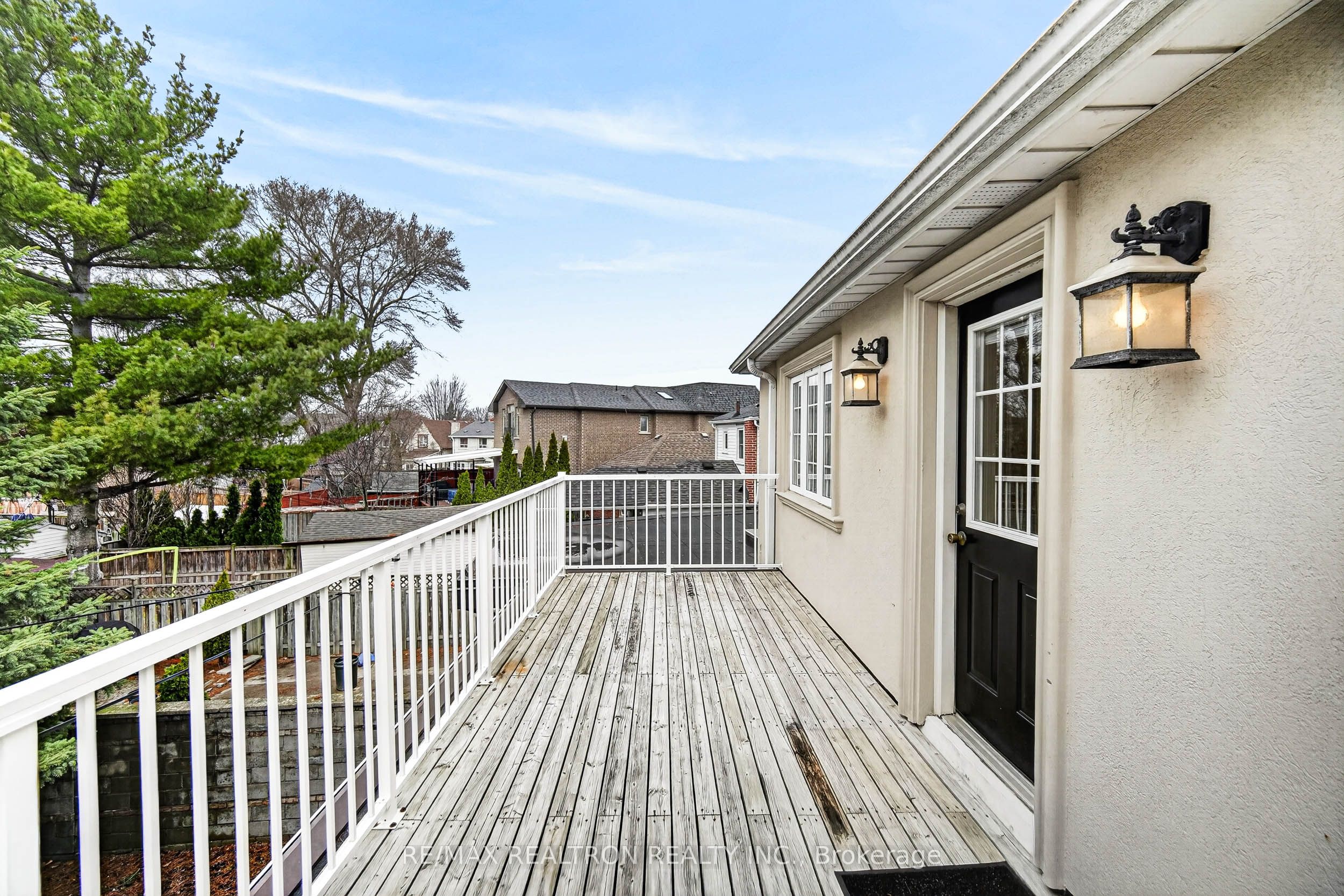 454 Donlands Avenue A2, Toronto, On M4j 3s5