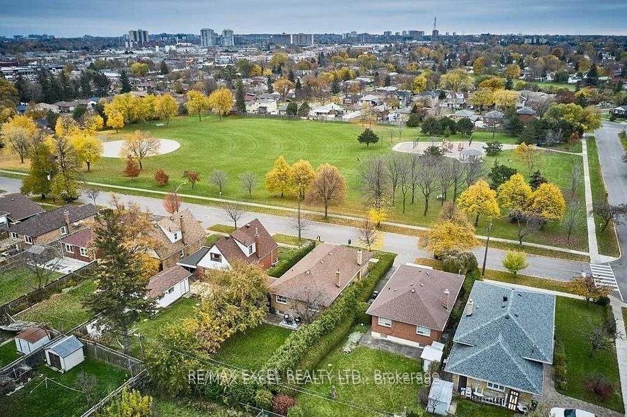 6 Glaive Drive Lower Level, Toronto, On M1p 1x6