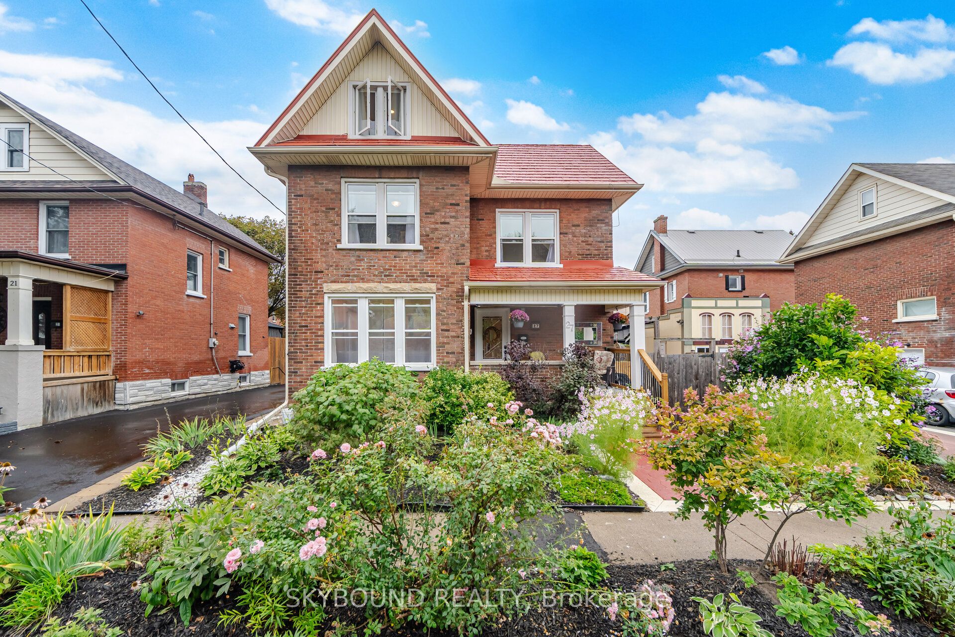 27 Rowe Street, Oshawa, On L1h 5p4