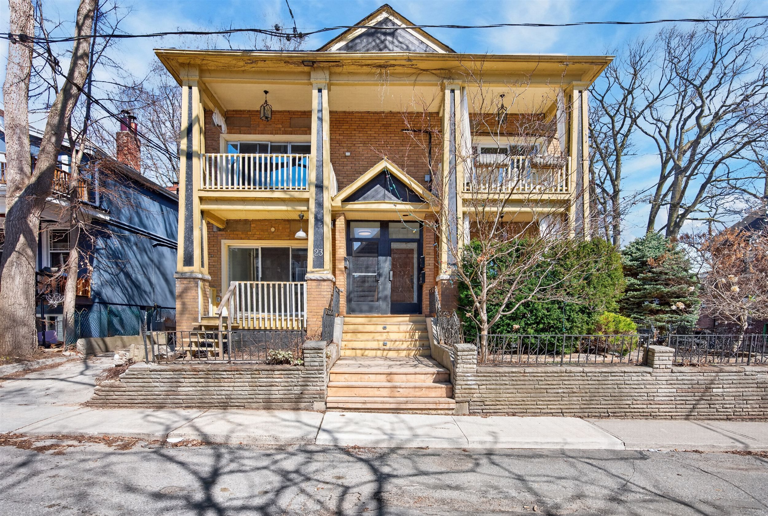 23 Fernwood Park Avenue, Toronto, On M4e 3e9
