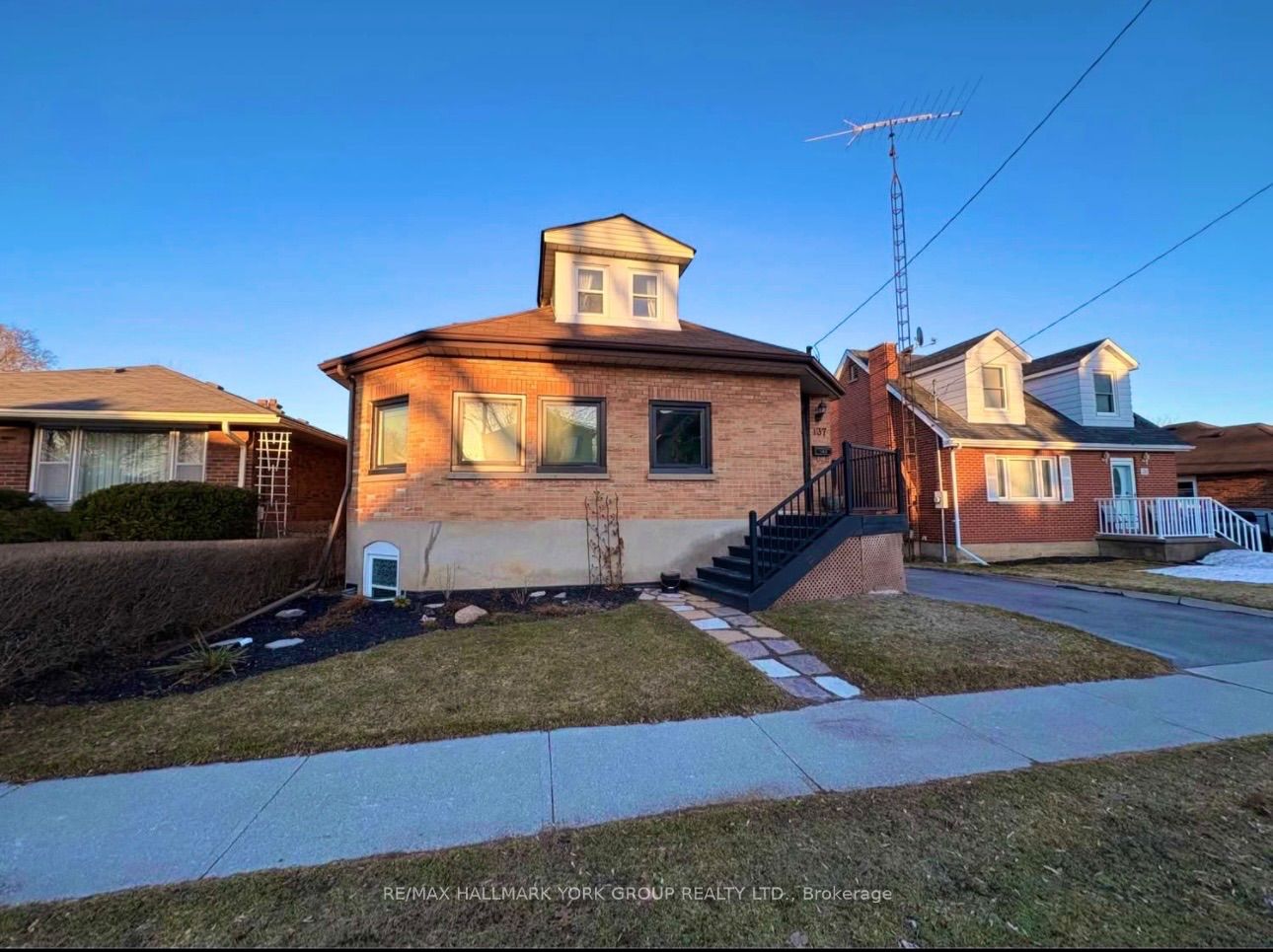 137 Rosehill Boulevard, Oshawa, On L1j 5g8