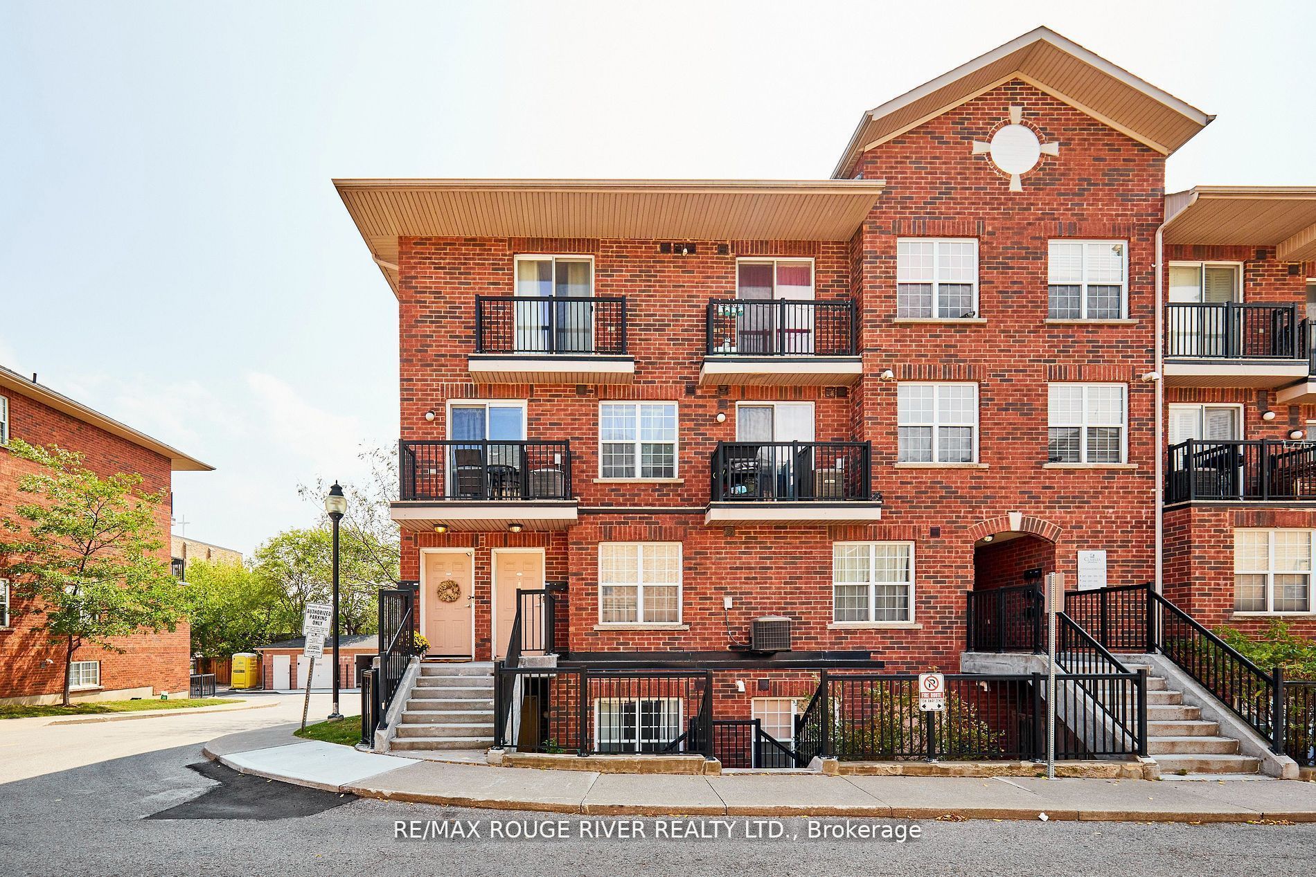25 Strangford Lane 312, Toronto, On M1l 0e5
