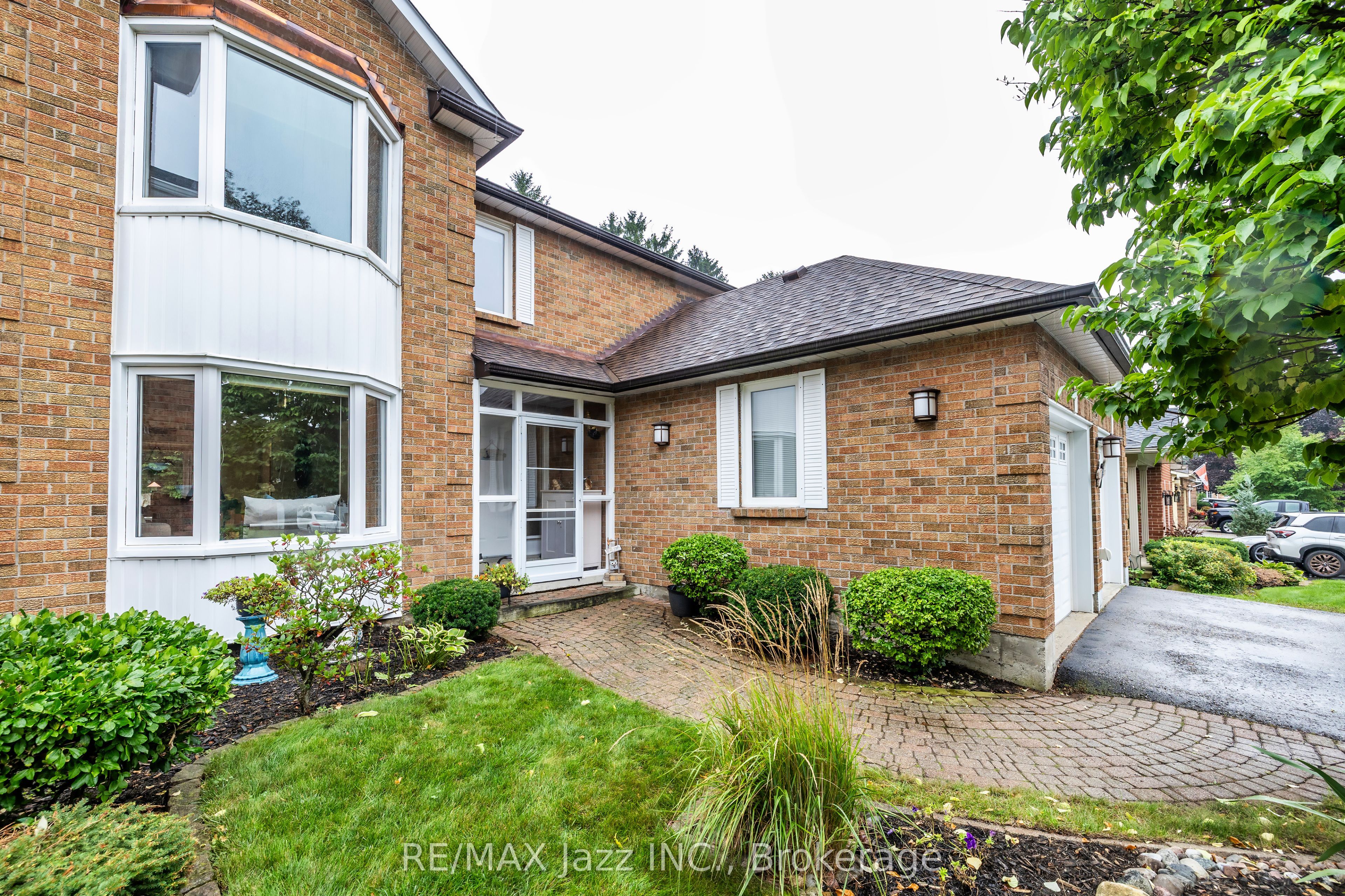 29 Valleycrest Drive, Clarington, On L1e 1j2
