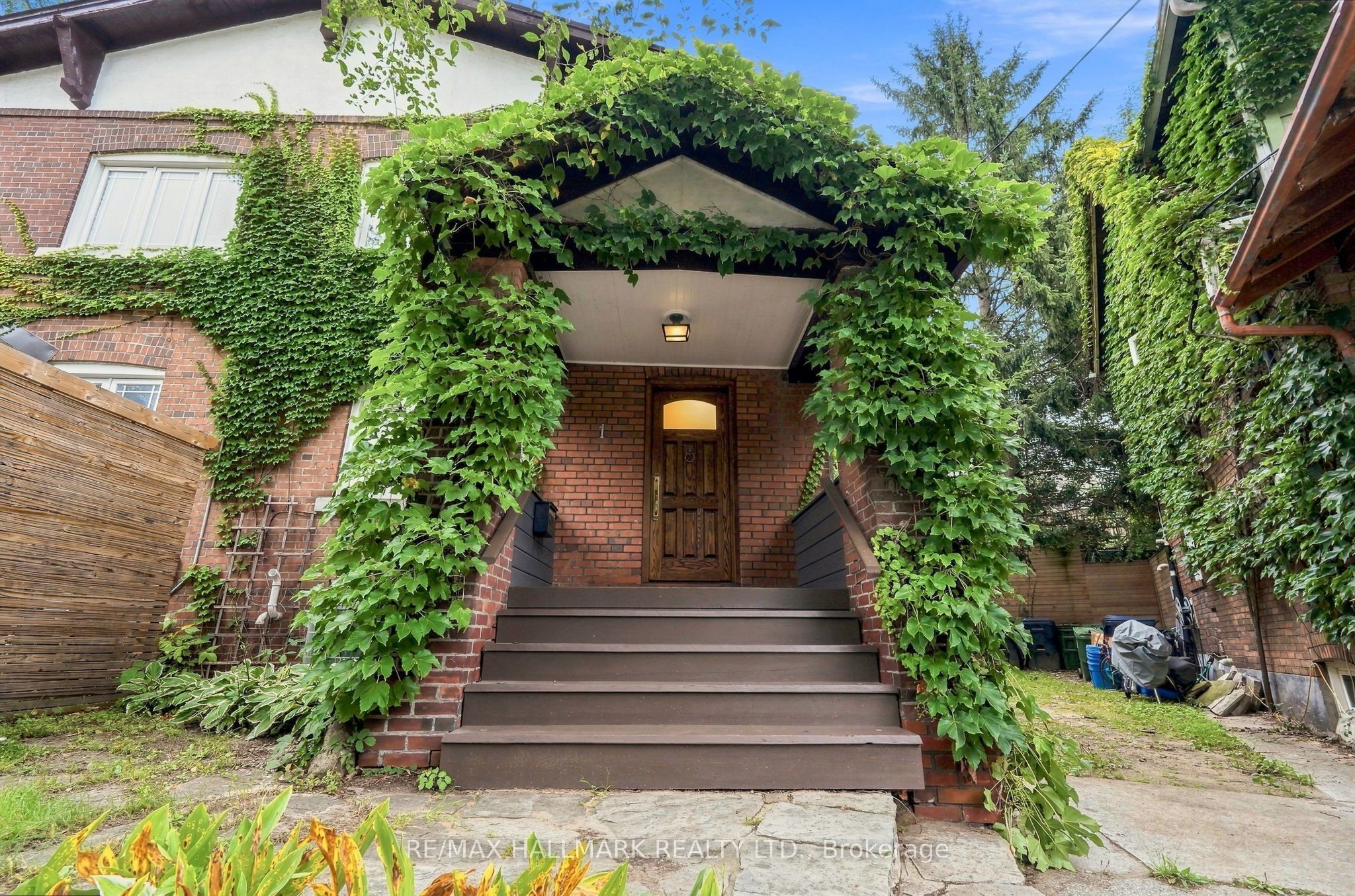 1 Glenmount Park Road, Toronto, On M4e 2m8