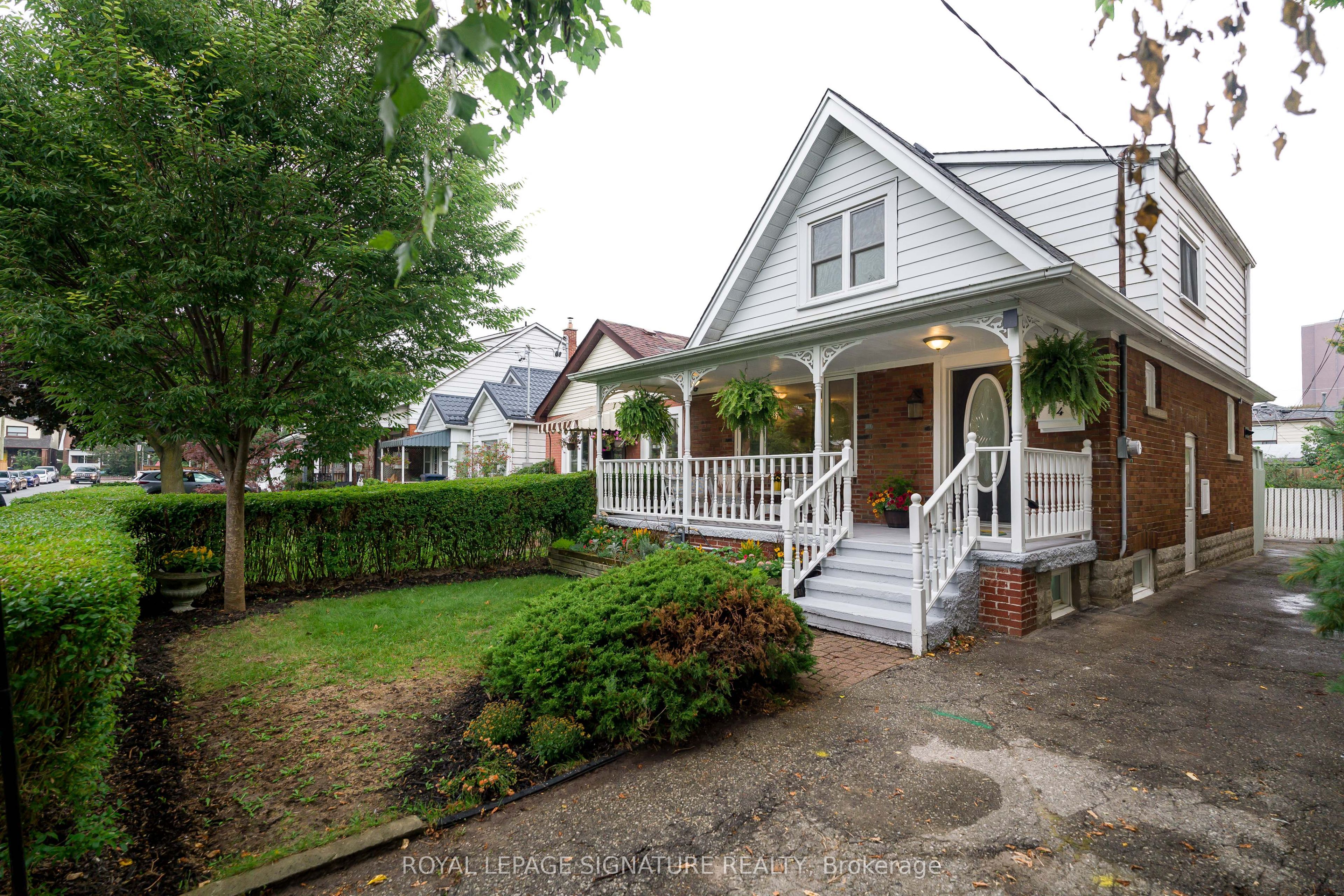 14 Sutherland Avenue, Toronto, On M4c 1r9