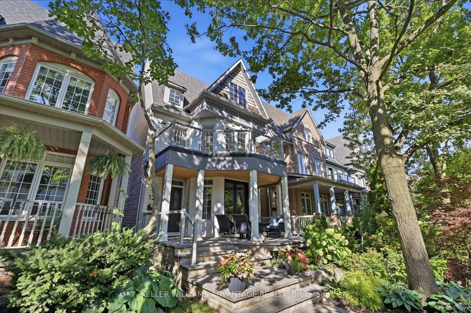 128 Boardwalk Drive, Toronto, On M4l 3x4