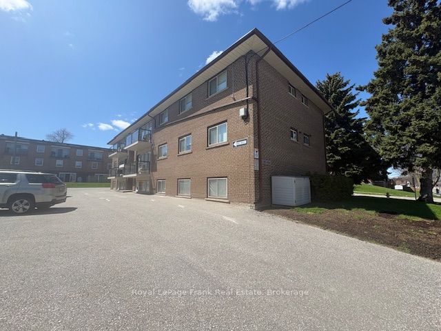 300 Athol Street, Whitby, On L1n 3z4