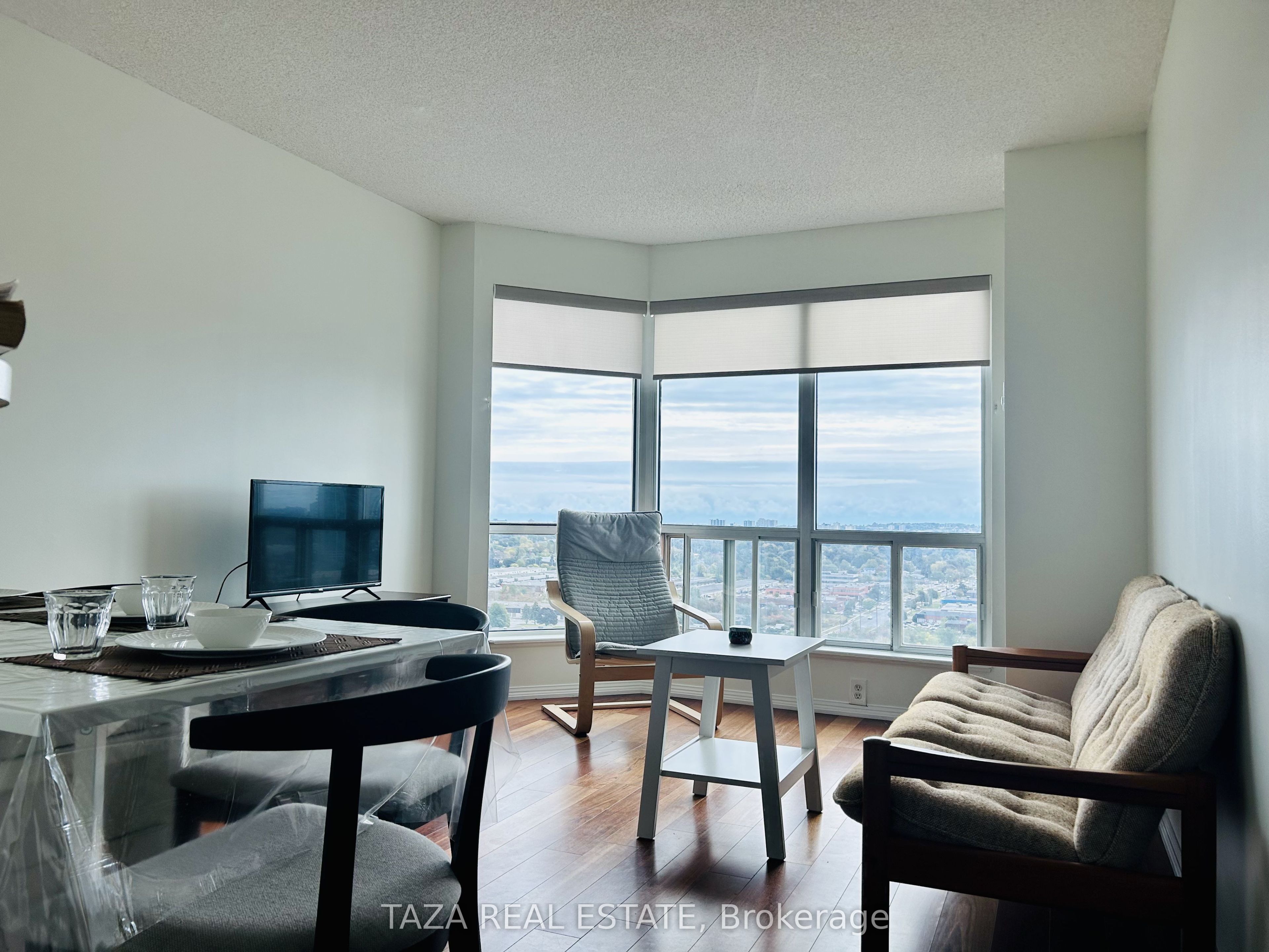 1 Lee Centre Drive 2108, Toronto, On M1p 2l3