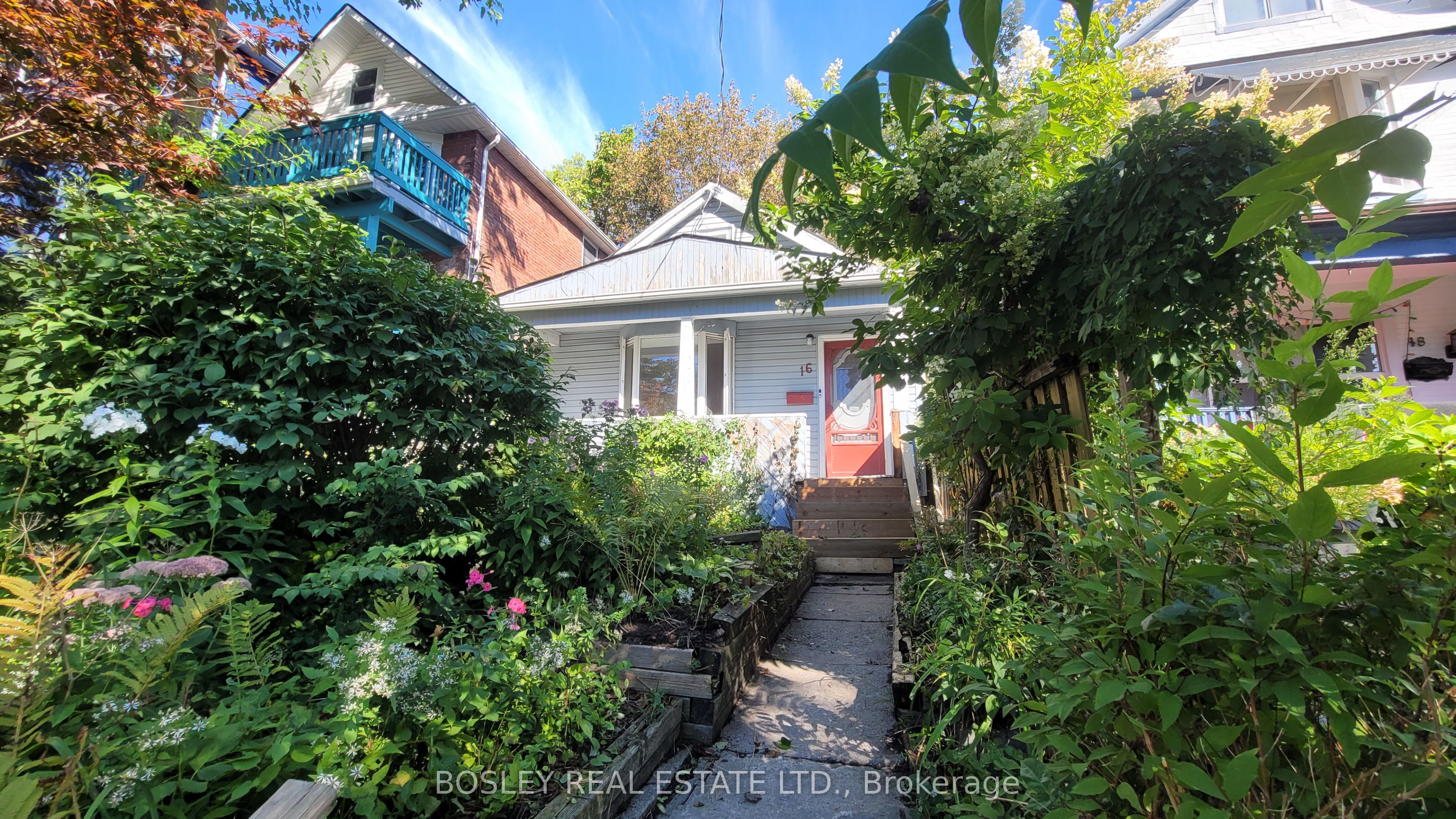 16 Ivy Avenue, Toronto, On M4l 2h7