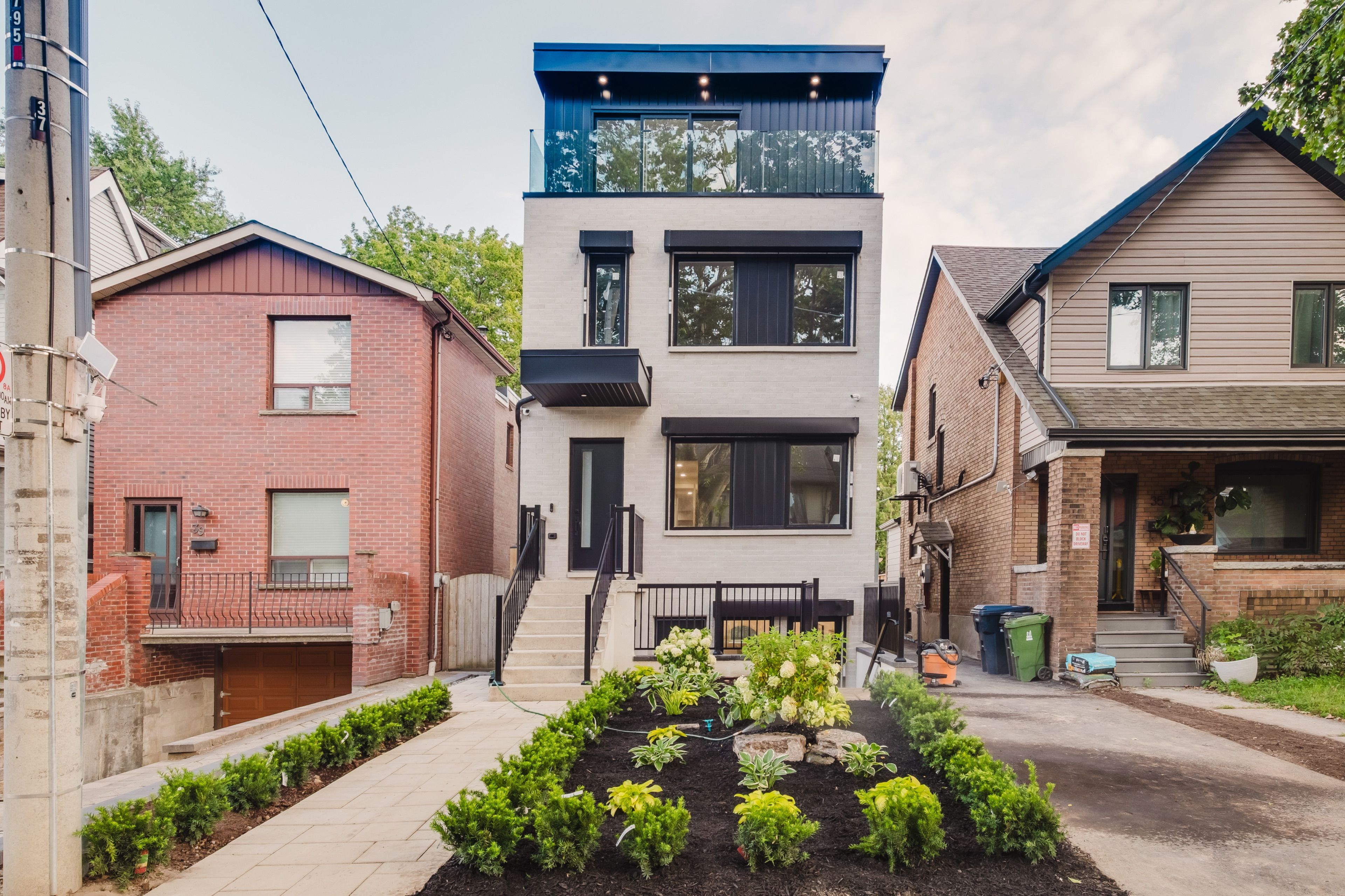 37 Milverton Boulevard 3, Toronto, On M4j 1t5