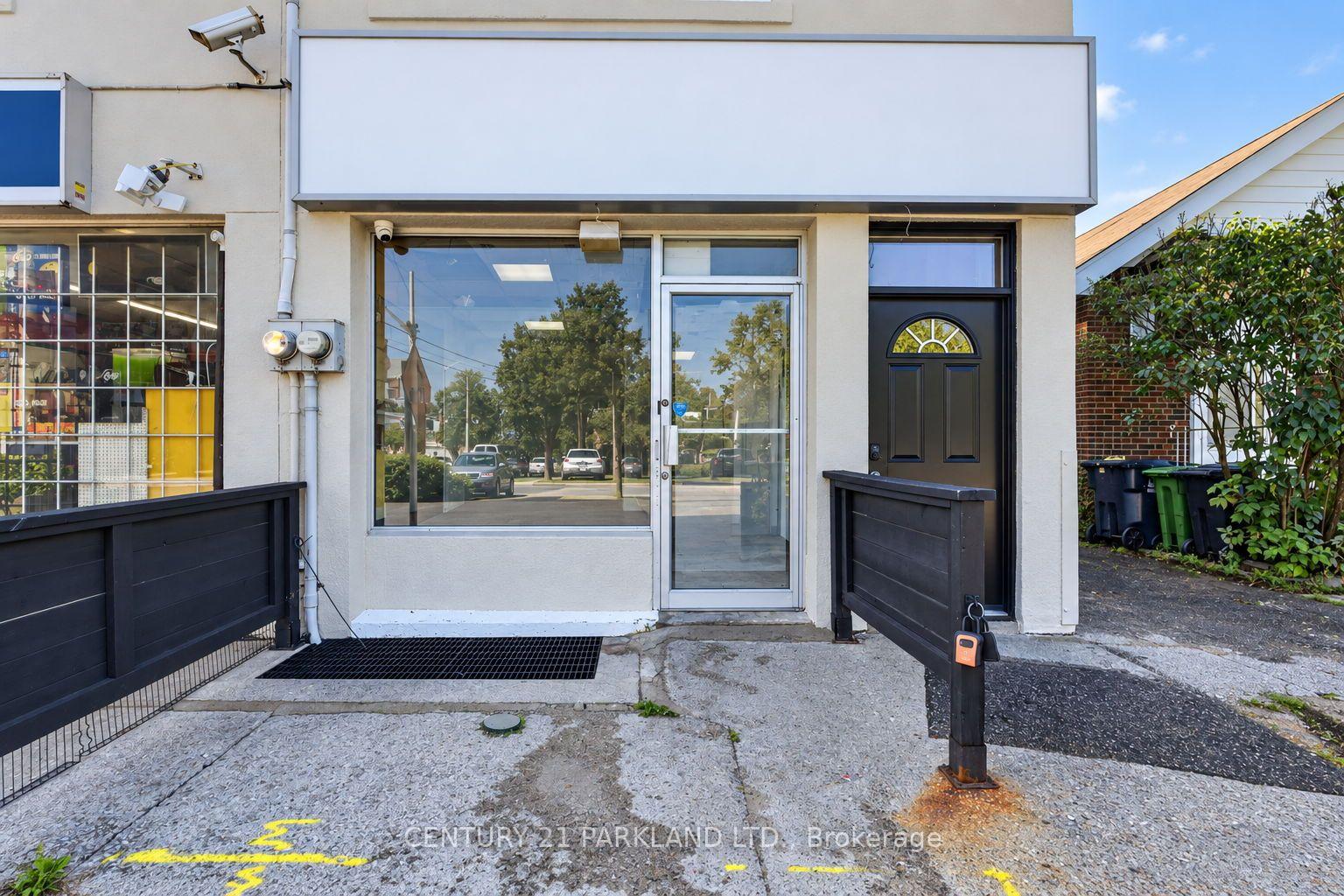 549 Sammon Avenue, Toronto, On M4j 2b3