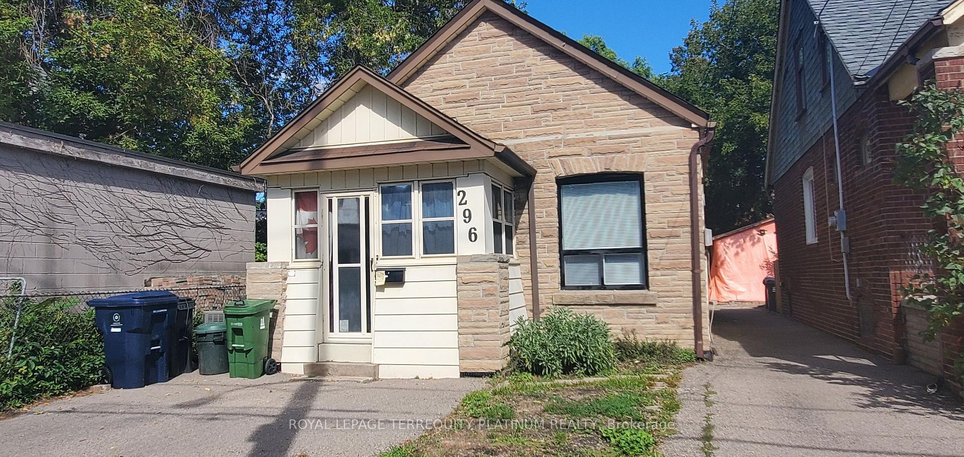 296 Lumsden Avenue Bsmt, Toronto, On M4c 2l1