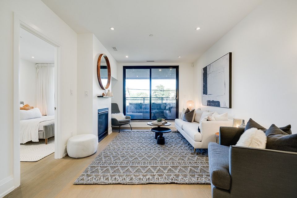 365 Beech Avenue 206, Toronto, On M4e 3j4