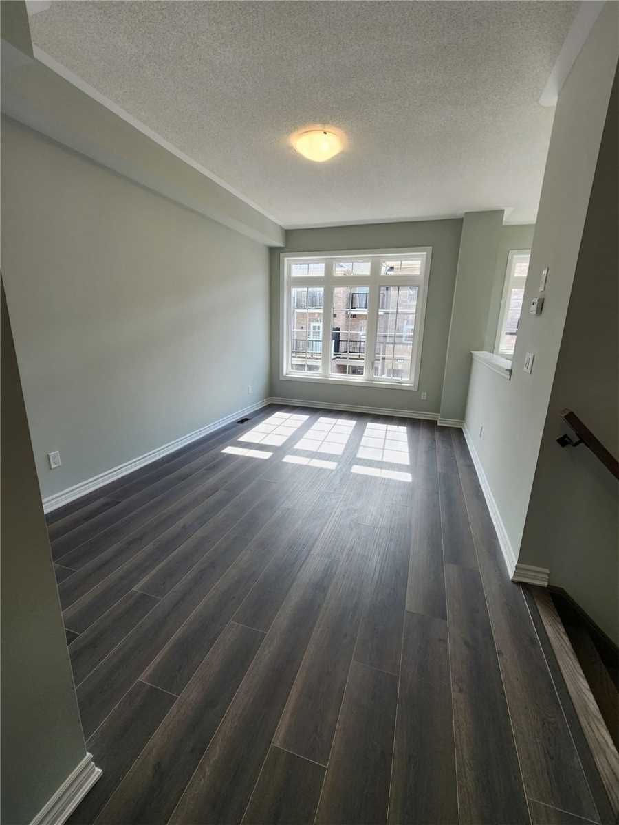 8 Royal Collection Way, Whitby, On L1p 0p1