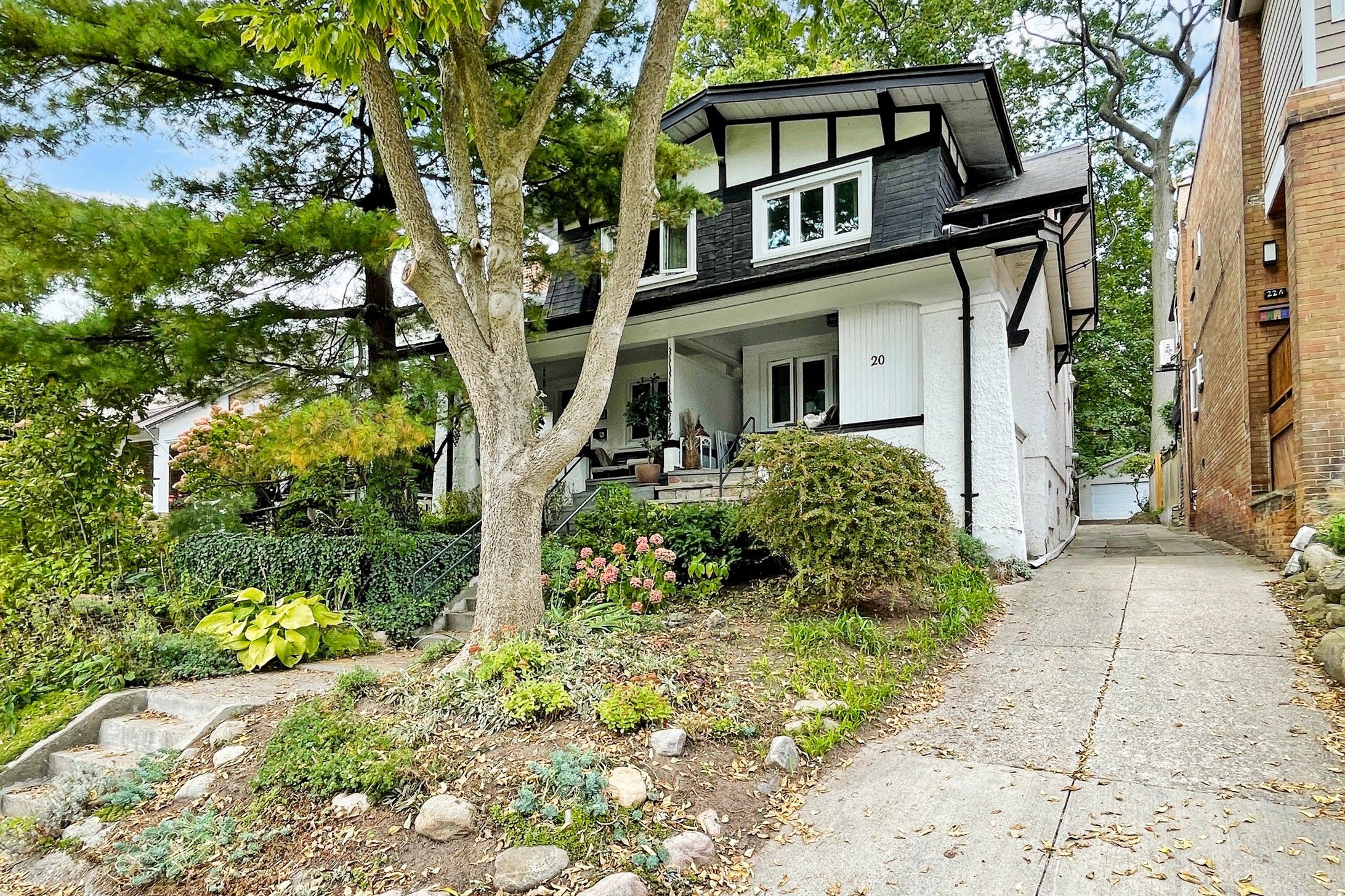 20 Glenfern Avenue Main/Second Floor, Toronto, On M4e 1b7