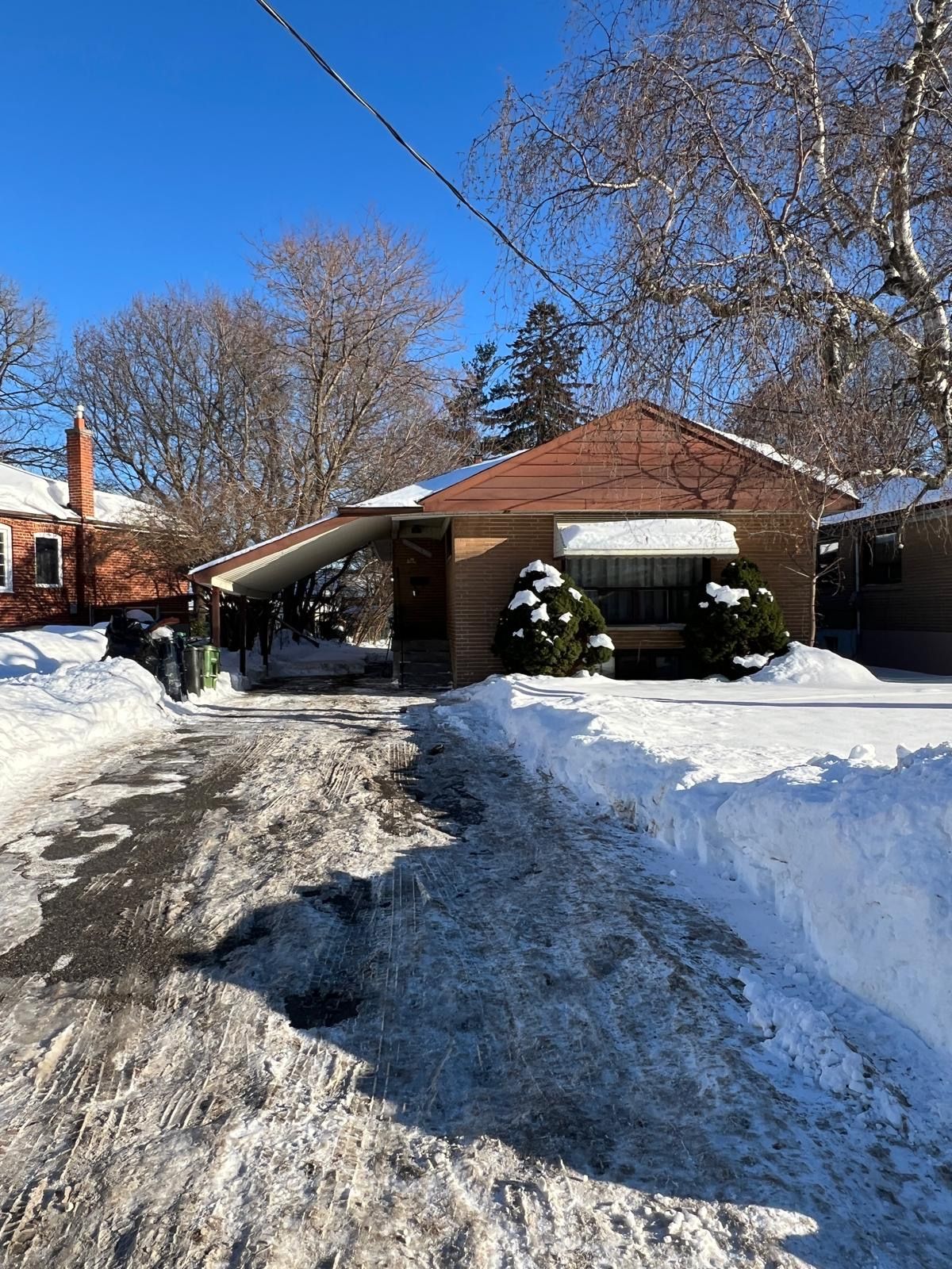 21 Mackinac Crescent Main, Toronto, On M1j 1p8