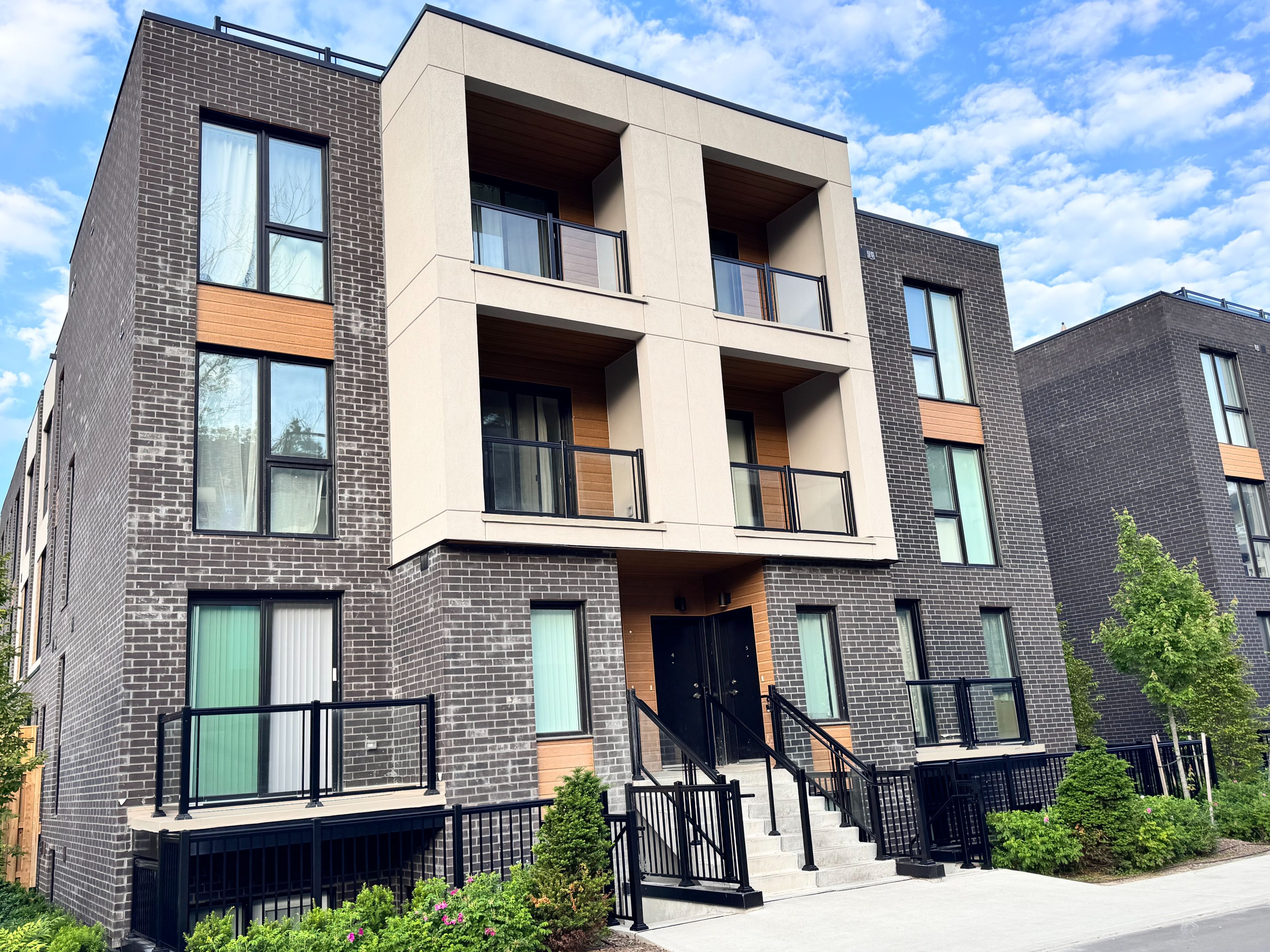 176 Clonmore Drive 4, Toronto, On M1n 1y1