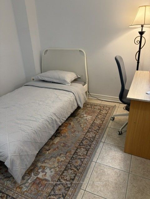 28 Ignatius Lane Studio Basement, Toronto, On M1e 0a3