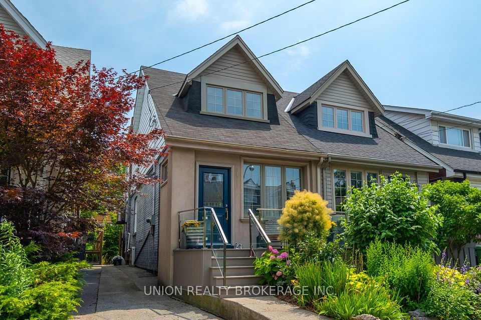 27 Kent Road, Toronto, On M4l 2x5