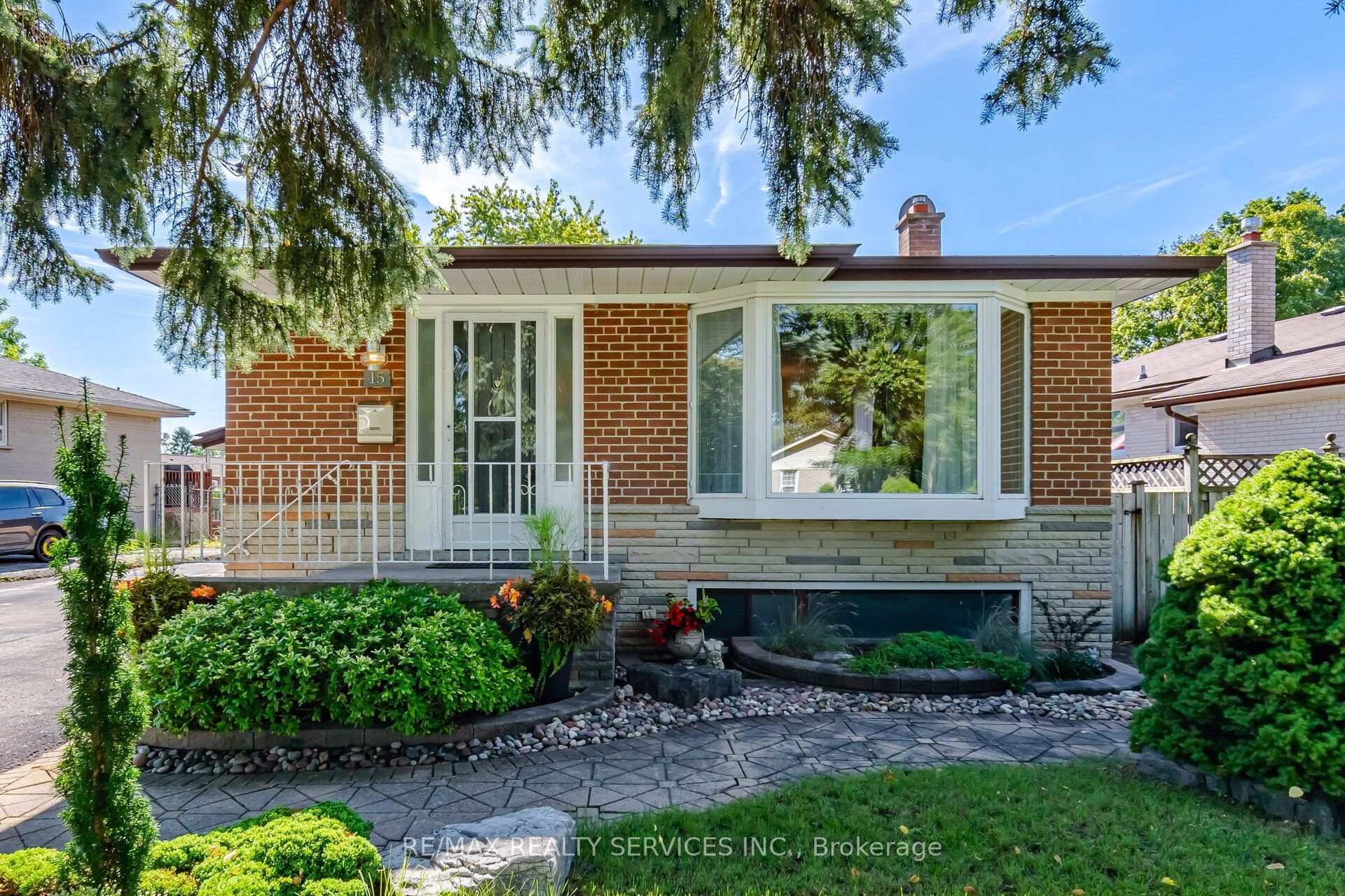15 Shoreview Drive, Toronto, On M1e 3r1