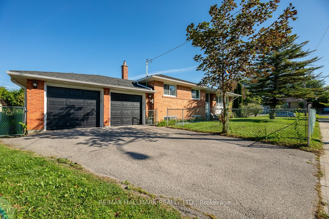 28 Fermoy Road, Toronto, On M1m 3j4