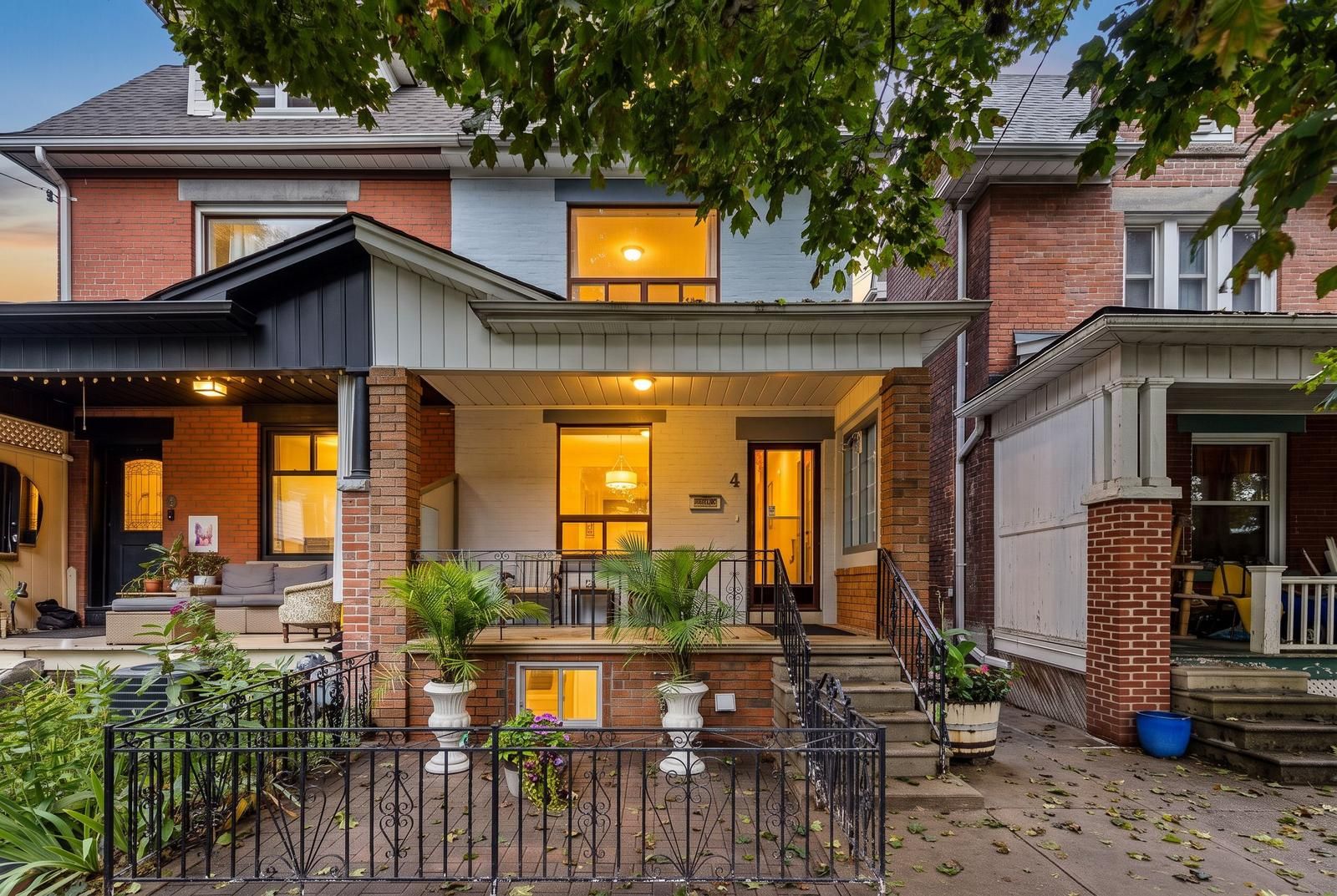 4 Stanton Avenue, Toronto, On M4l 1w4