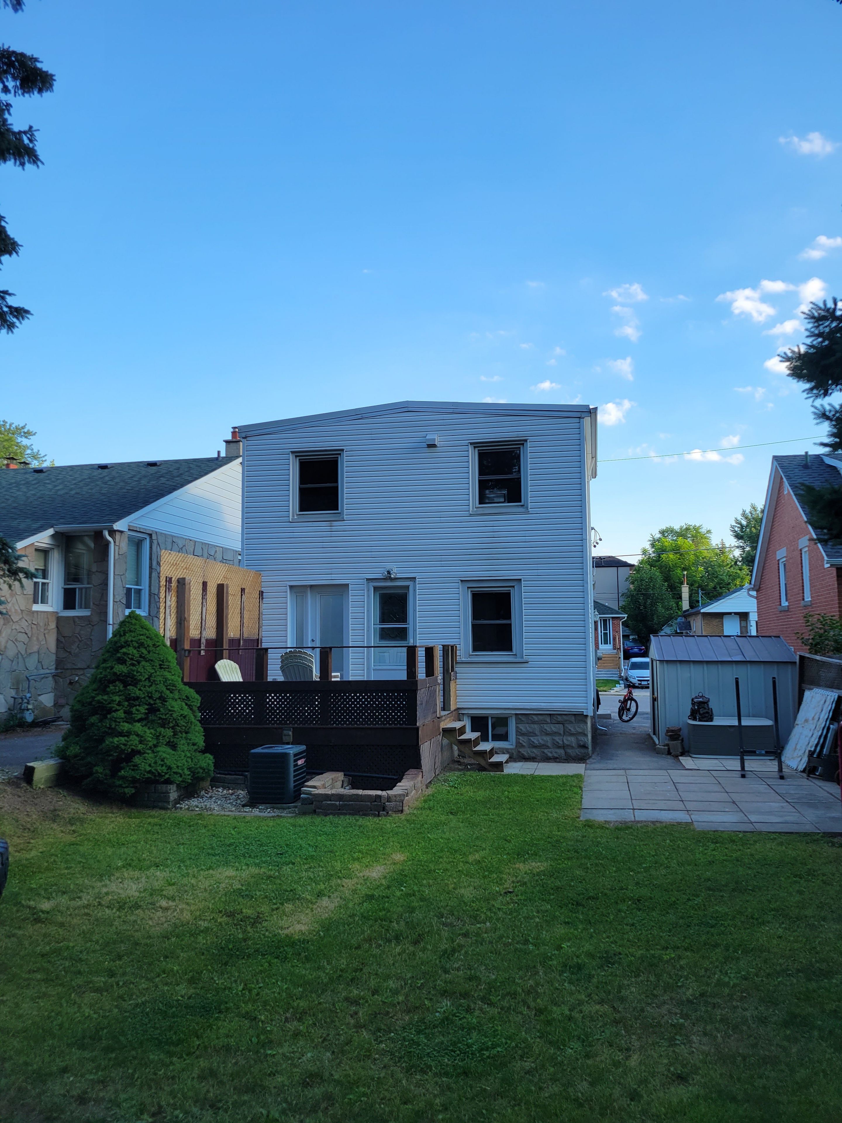 13 Pinegrove Avenue Upper, Toronto, On M1n 2g3