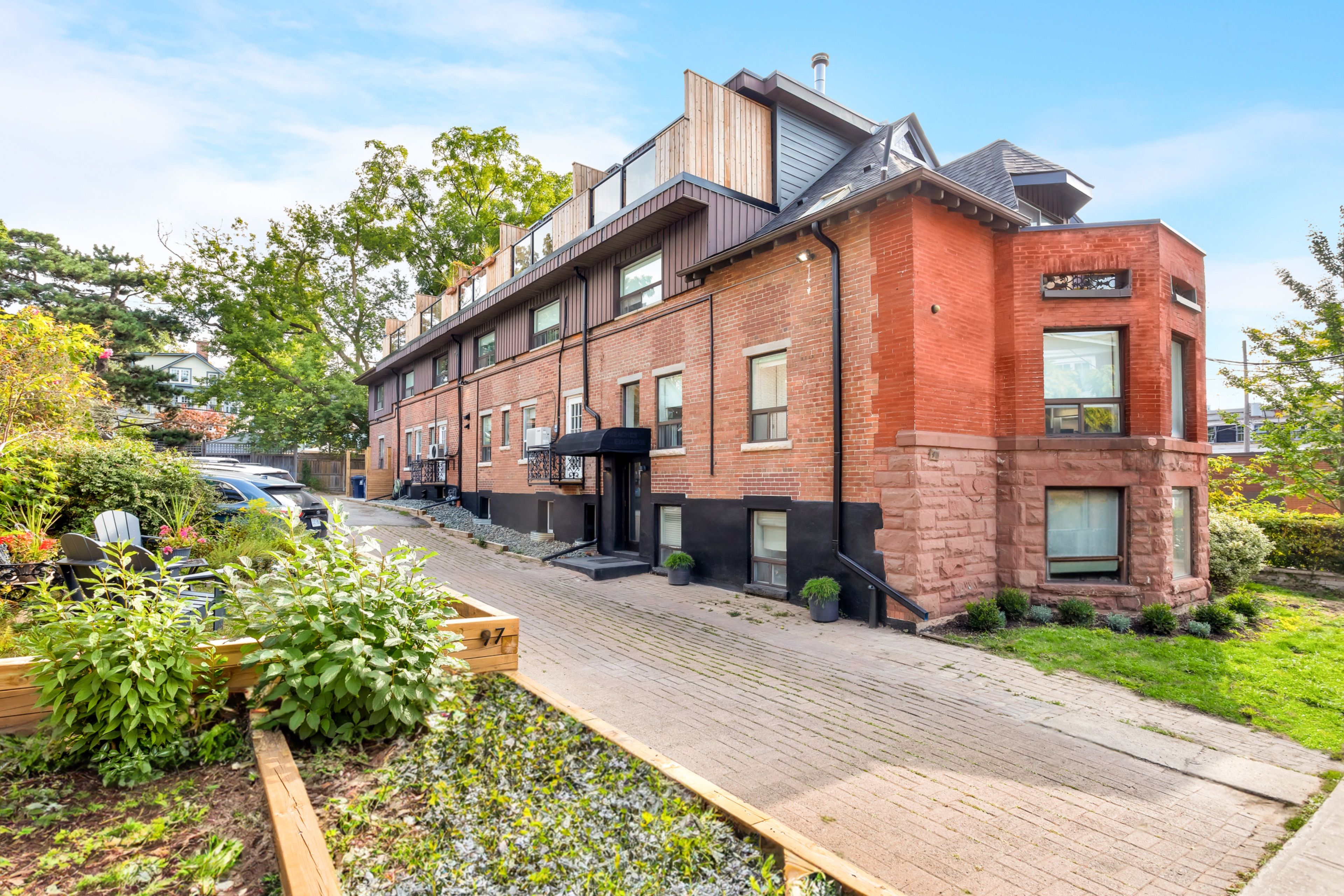 97 Lee Avenue, Toronto, On M4e 2p2