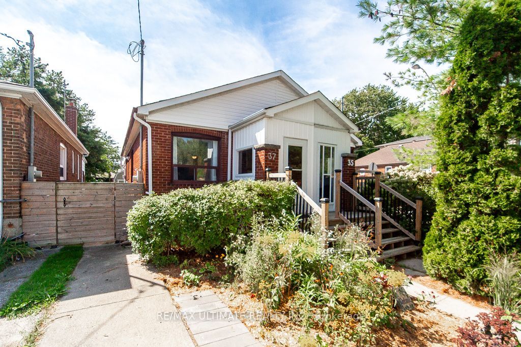 37 Gowan Avenue, Toronto, On M4k 2c8