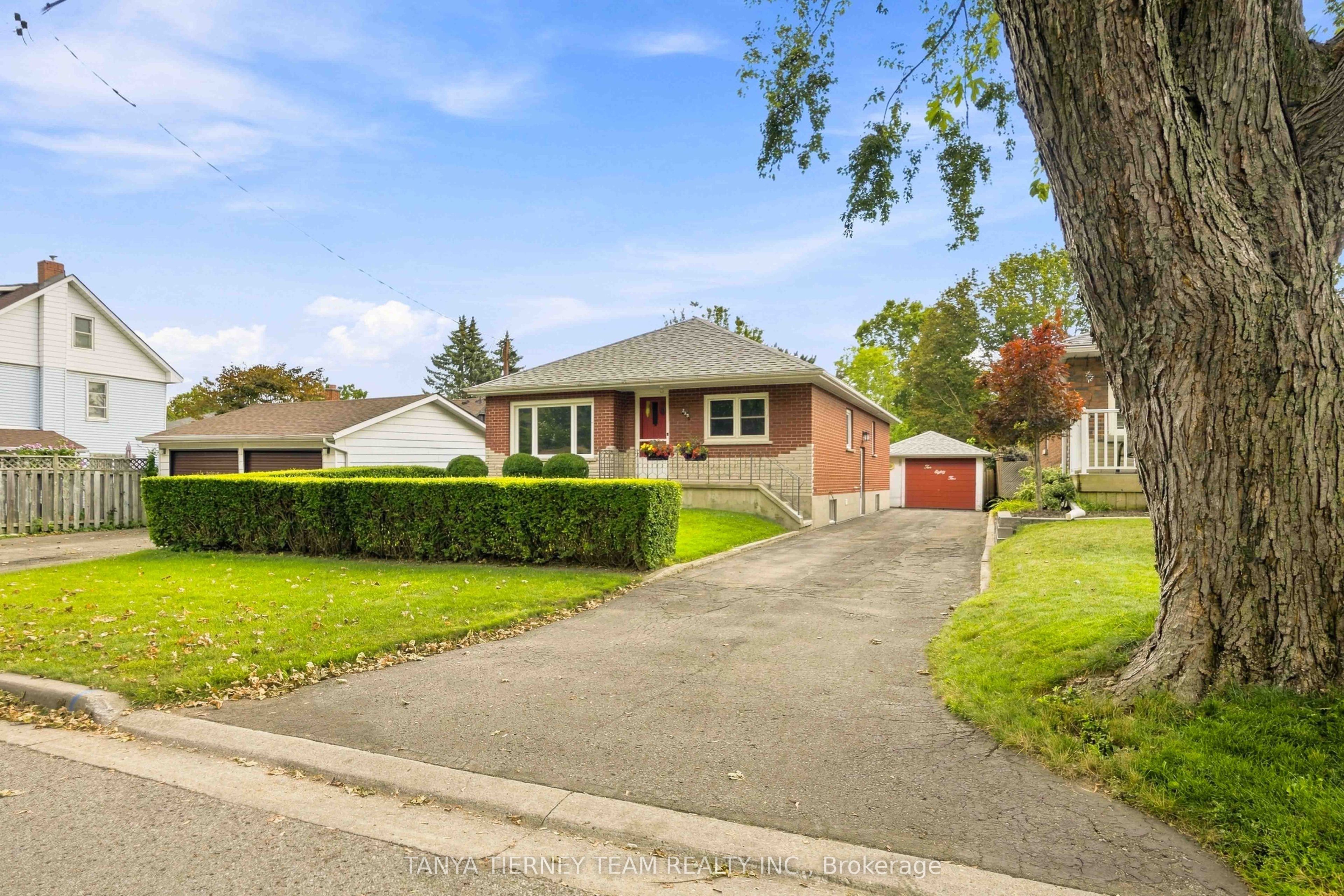 285 Muriel Avenue, Oshawa, On L1j 2w8