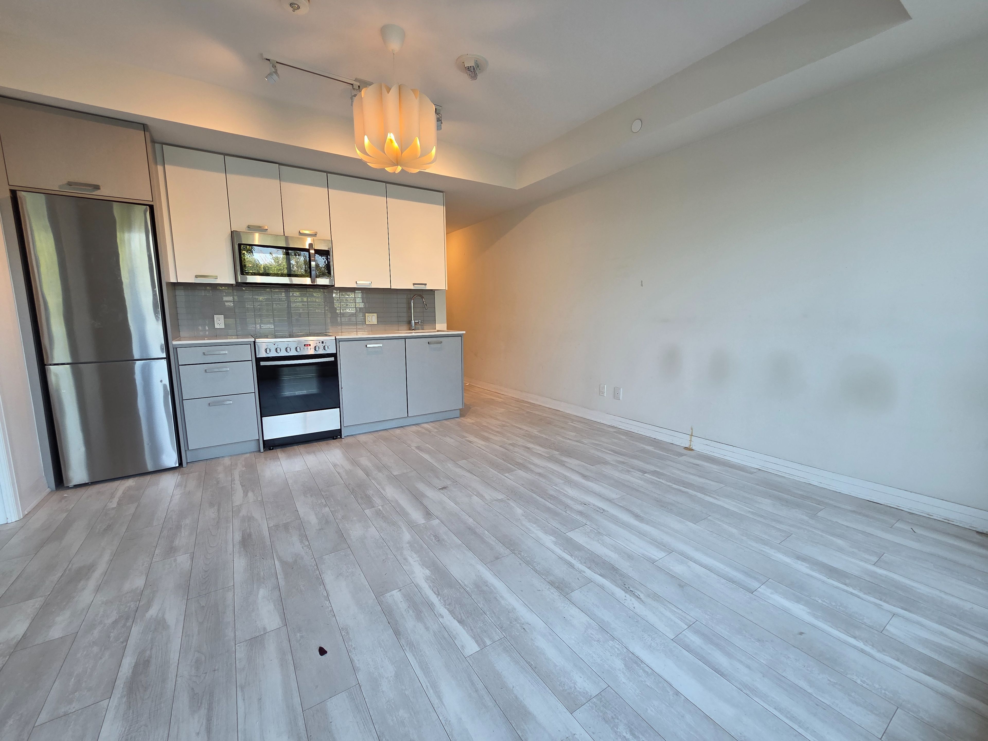 1630 Queen Street E 608, Toronto, On M4l 0b3