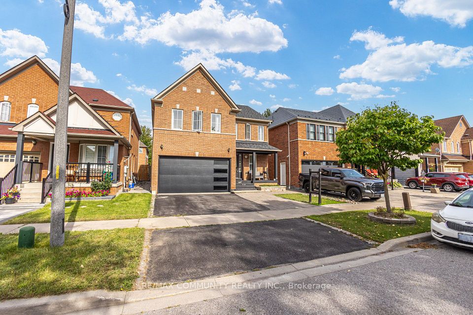 19 Tiller Street, Ajax, On L1z 1x8