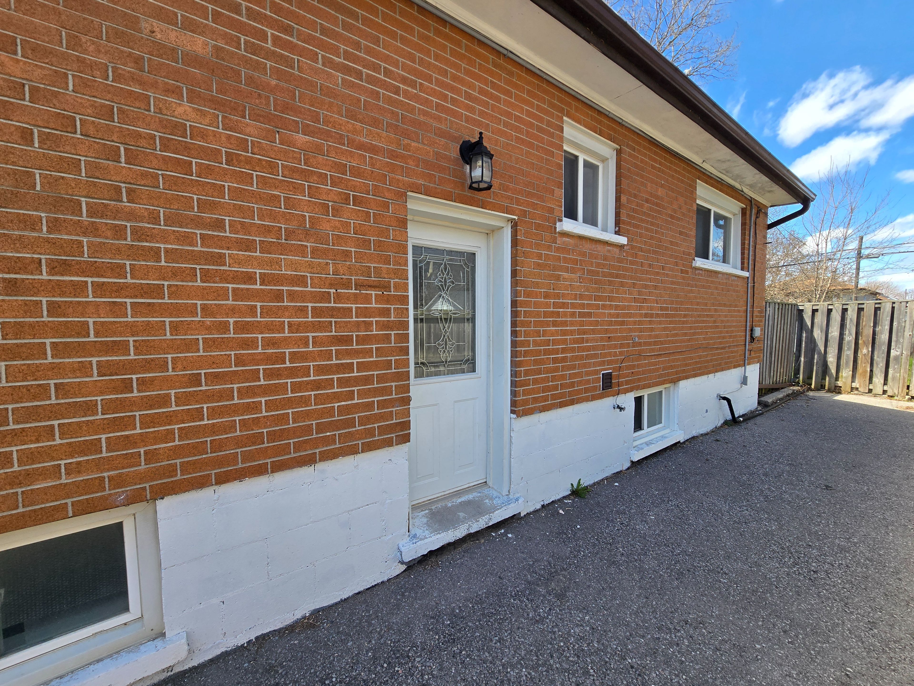 238 Toronto Avenue Bsmt, Oshawa, On L1h 3c1