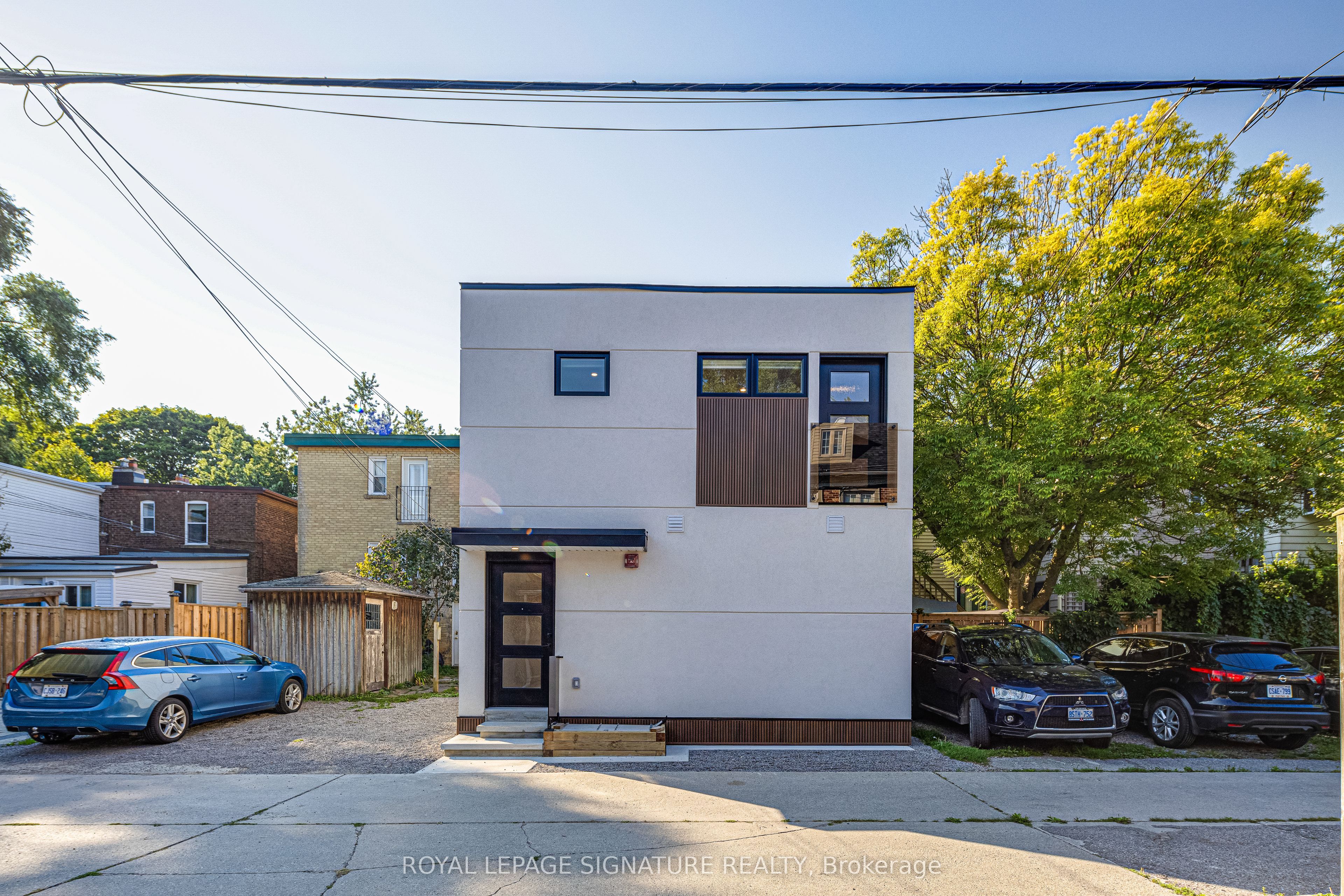 20 Kewbeach Avenue Lower, Toronto, On M4l 1b7