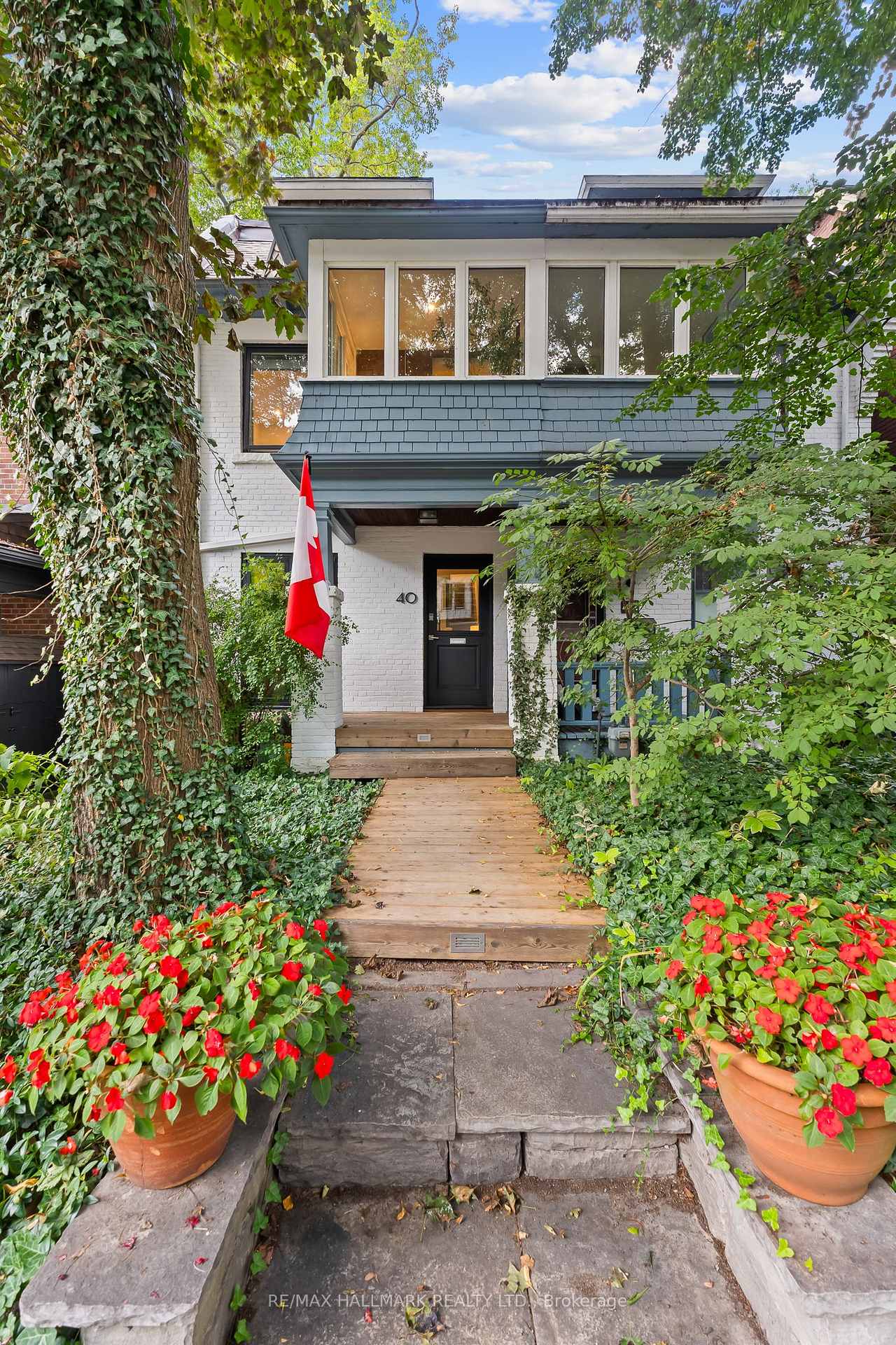 40 Fernwood Park Avenue, Toronto, On M4e 3g1