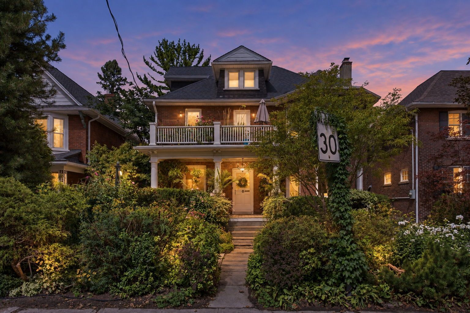 14 Lyall Avenue, Toronto, On M4e 1v8