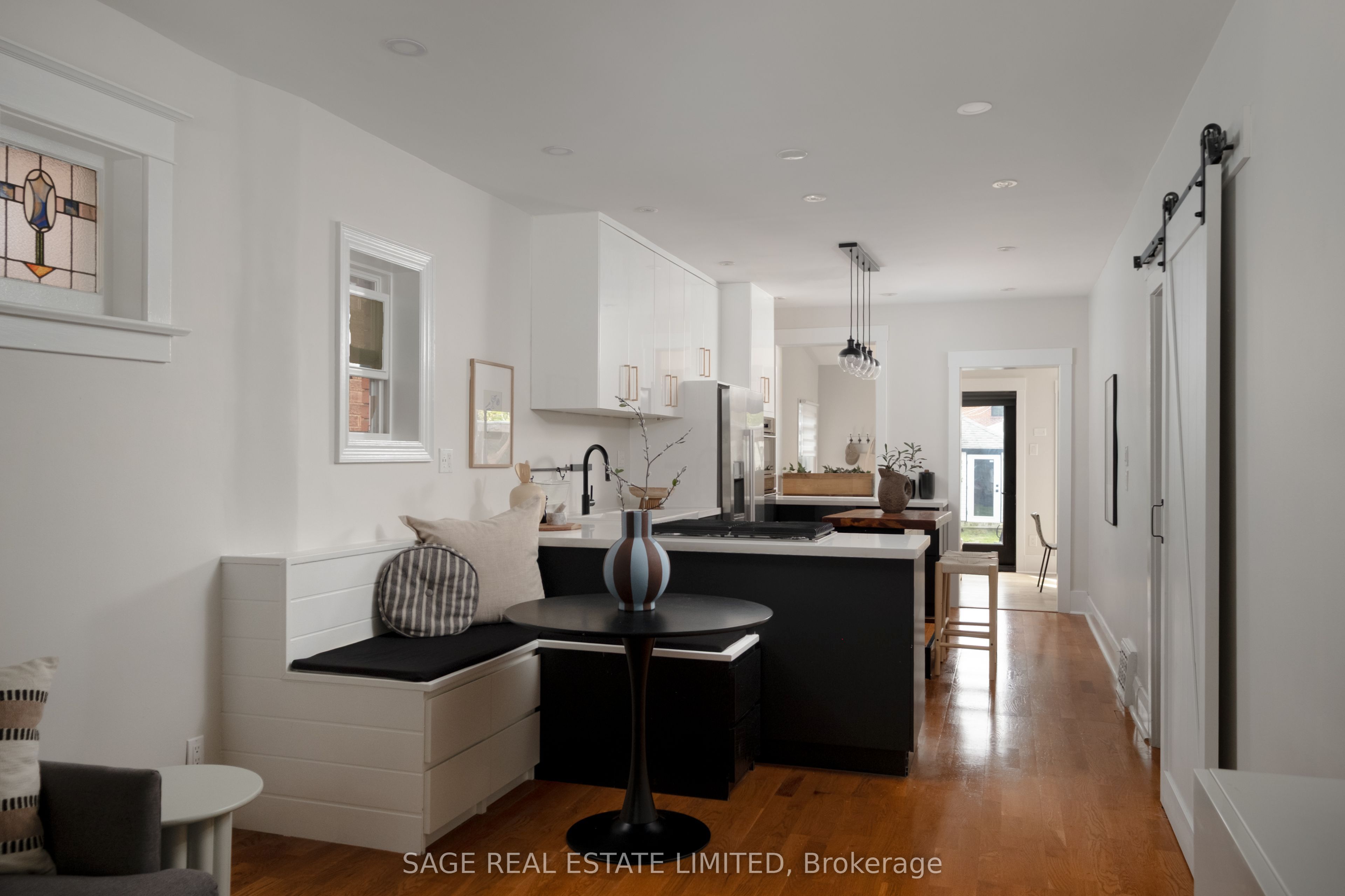74 Barrington Avenue, Toronto, On M4c 4z1