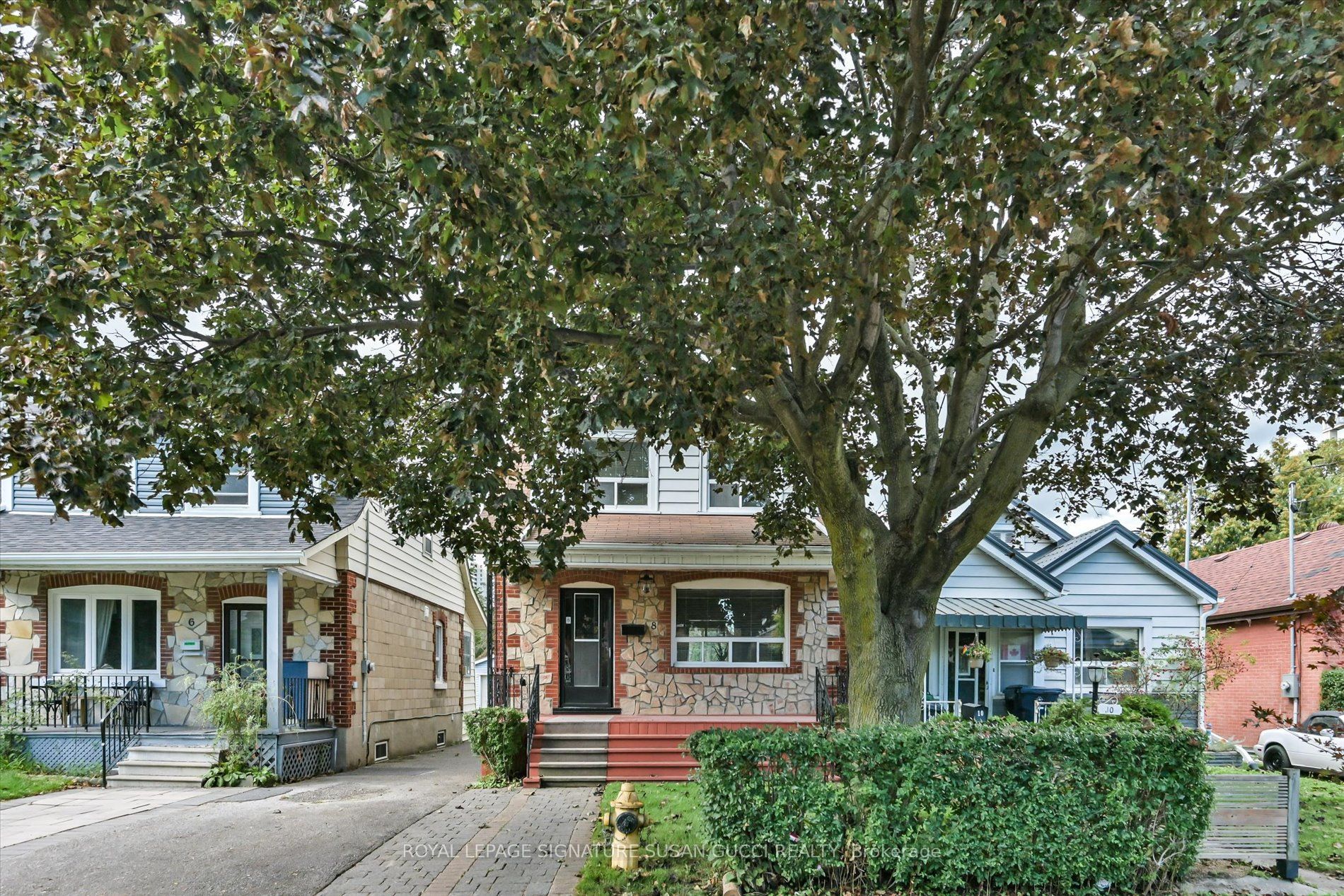 8 Sutherland Avenue, Toronto, On M4c 1r9