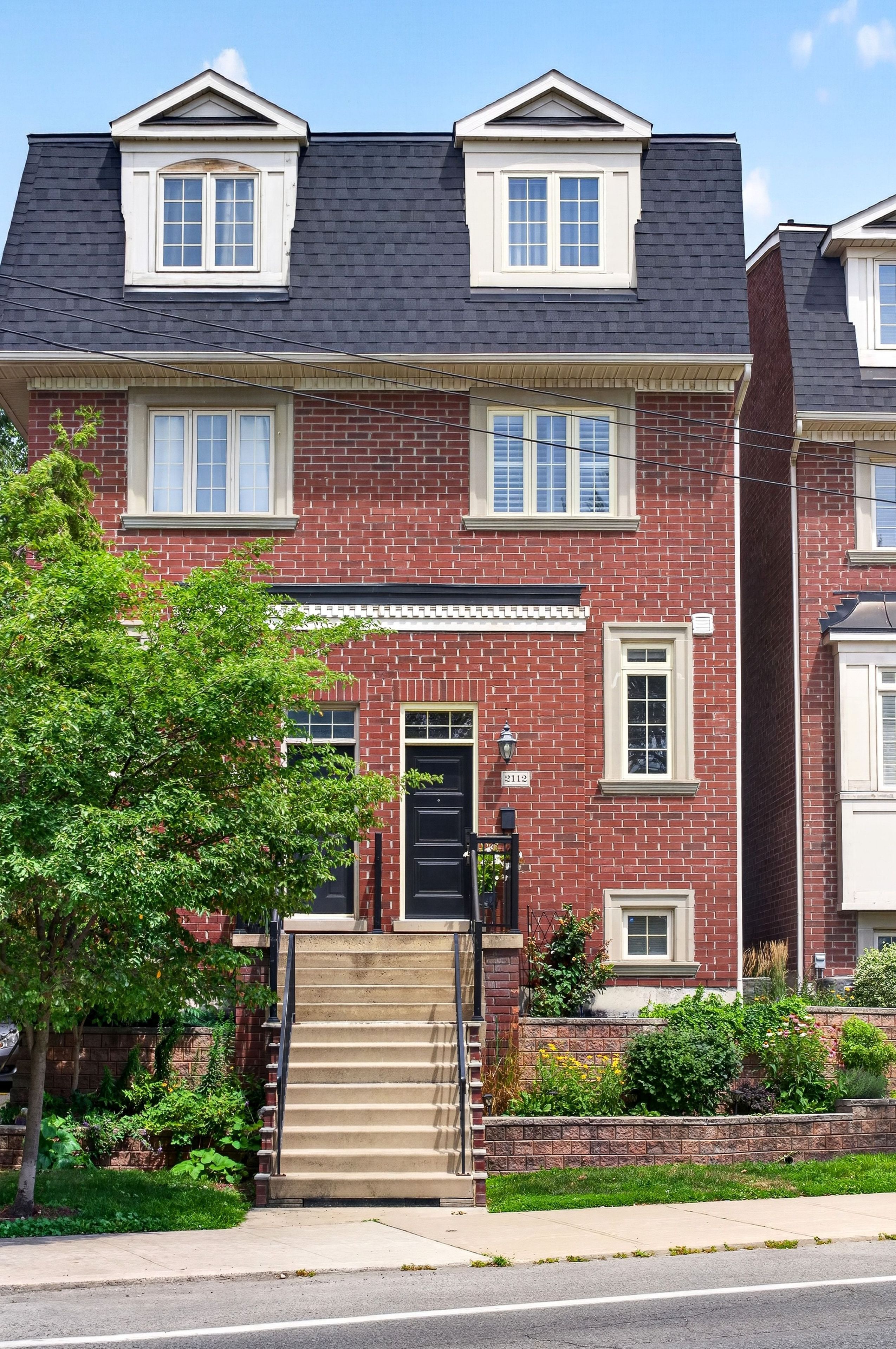 2112 Dundas Street E, Toronto, On M4l 1n1