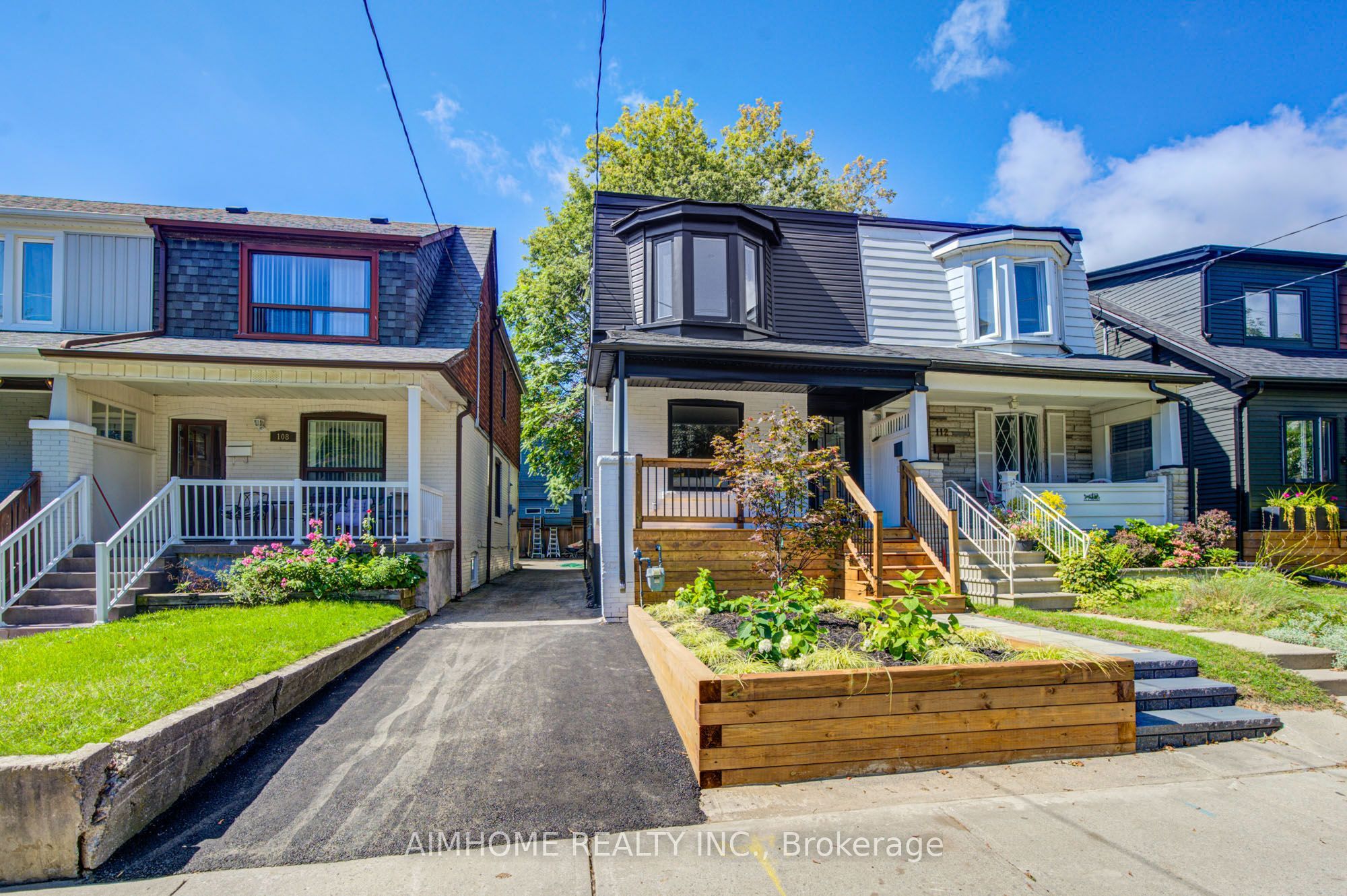 110 Bastedo Avenue, Toronto, On M4c 3n1