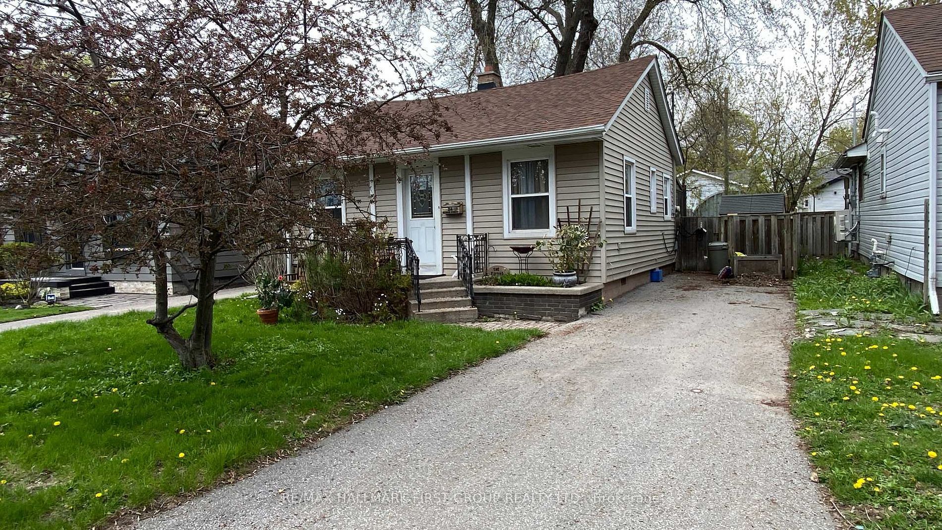 24 George Street, Ajax, On L1s 1s5