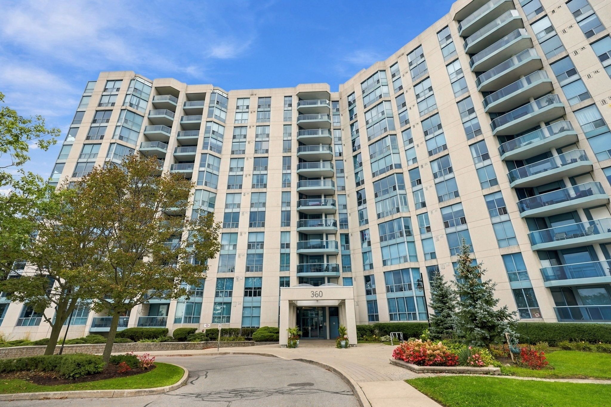 360 Watson Street W 807, Whitby, On L1n 9g2