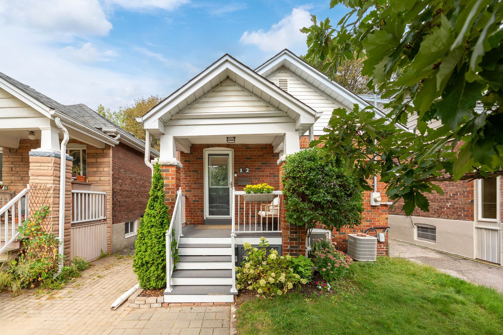 12 Newmarket Avenue, Toronto, On M4c 1v7