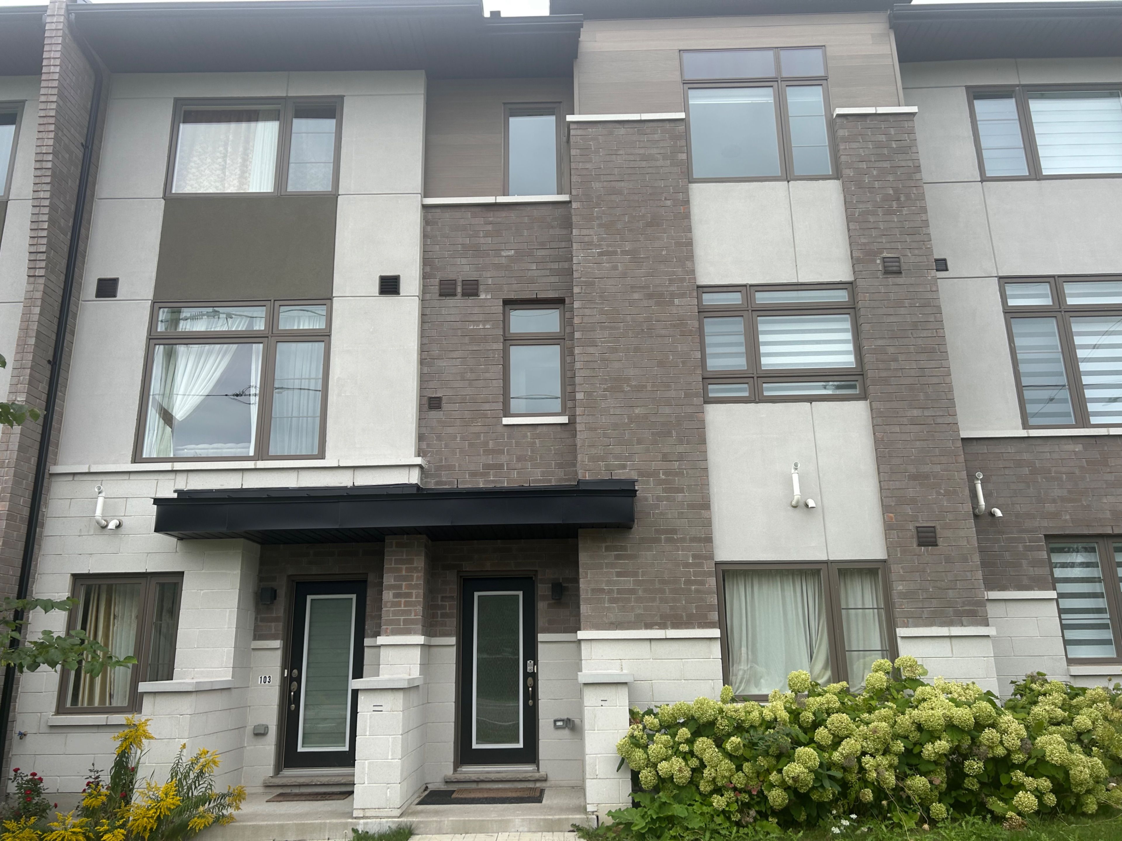 250 Finch Avenue 102, Pickering, On L1v 0g6