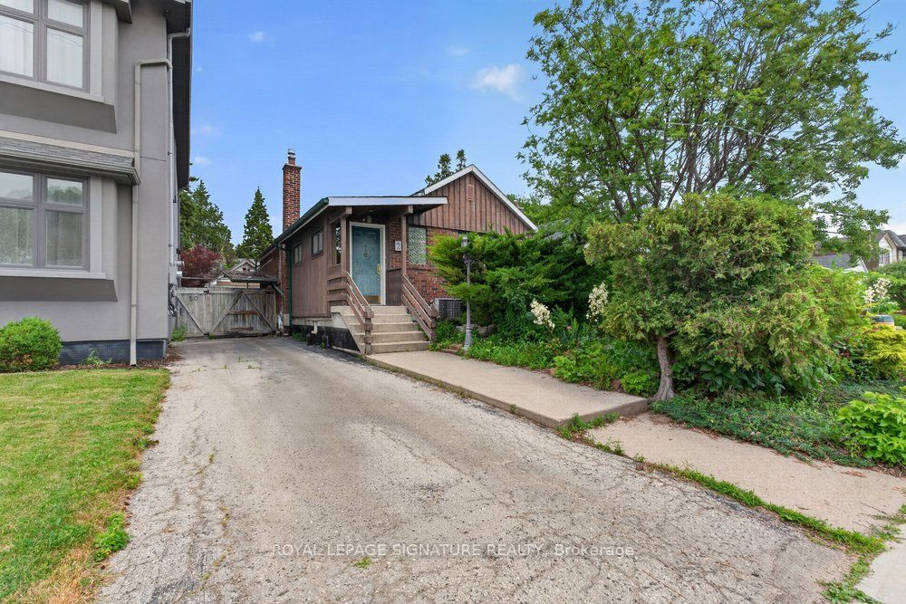 20 Tiago Avenue, Toronto, On M4b 2a1