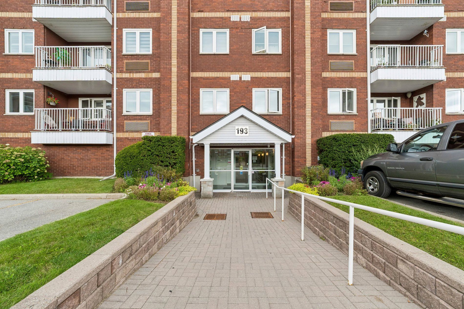 193 Lake Driveway Drive W 318, Ajax, On L1s 7h8