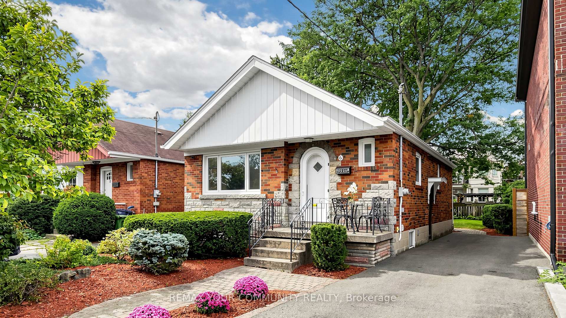 6 Athlone Road, Toronto, On M4j 4h2