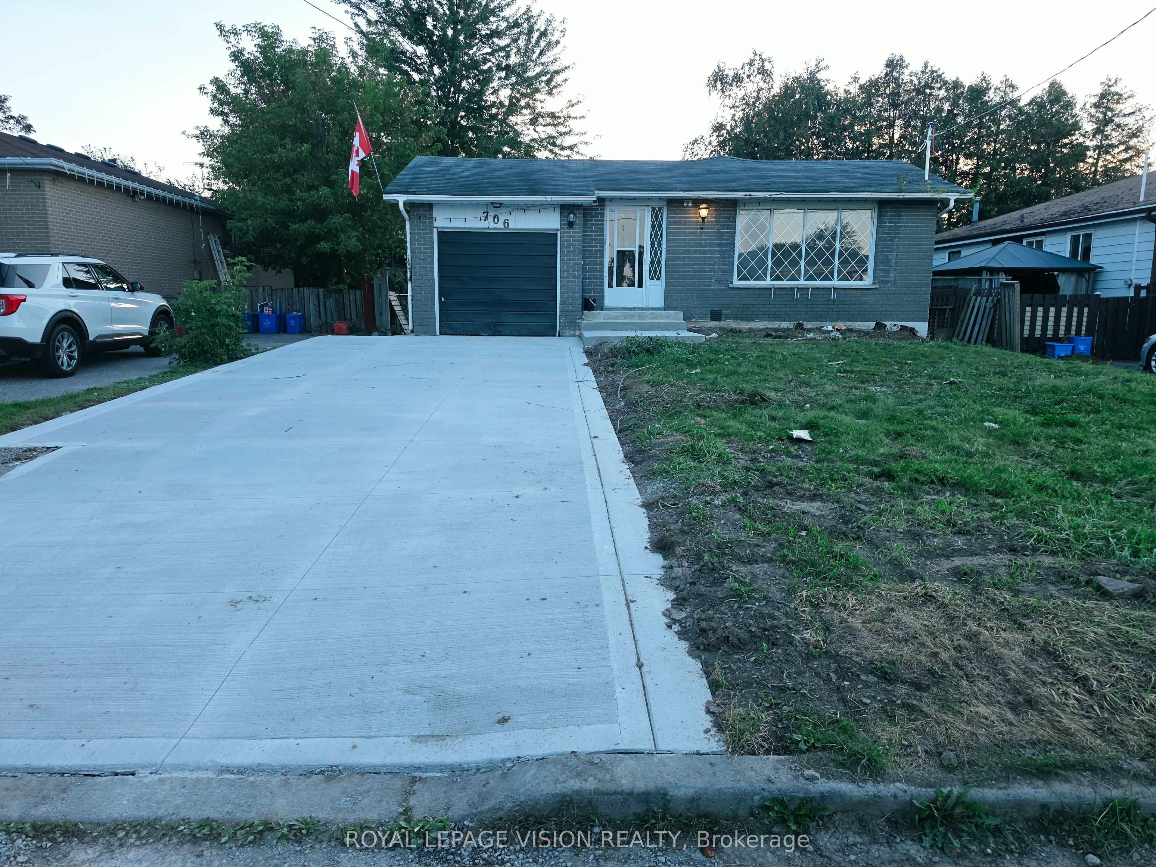 706 Leaside Street Upper, Pickering, On L1w 2x1