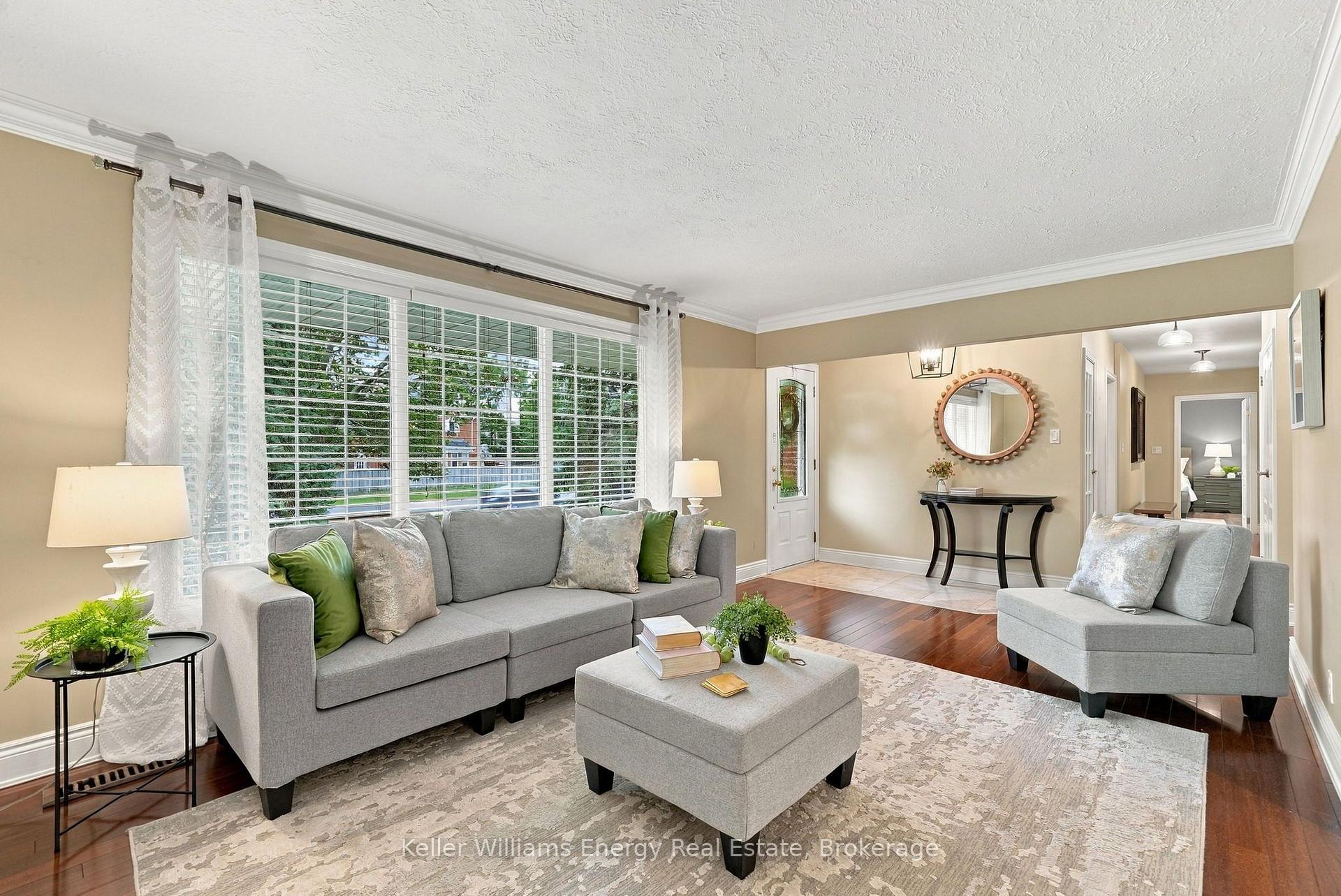 440 Conlin Road E, Oshawa, On L1l 0m9